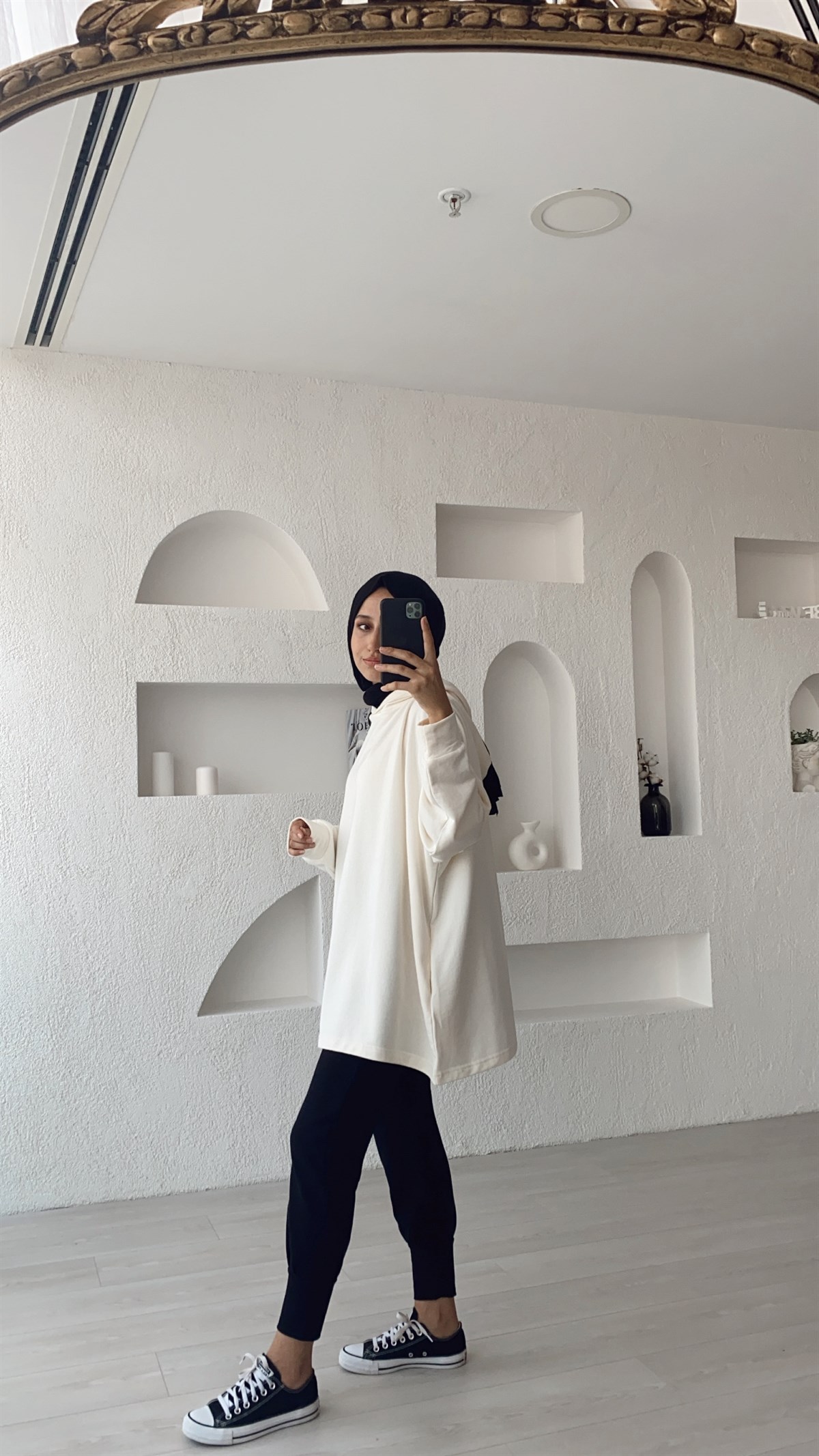 Ekru Kapüşonlu Yanları Cepli Sweatshirt