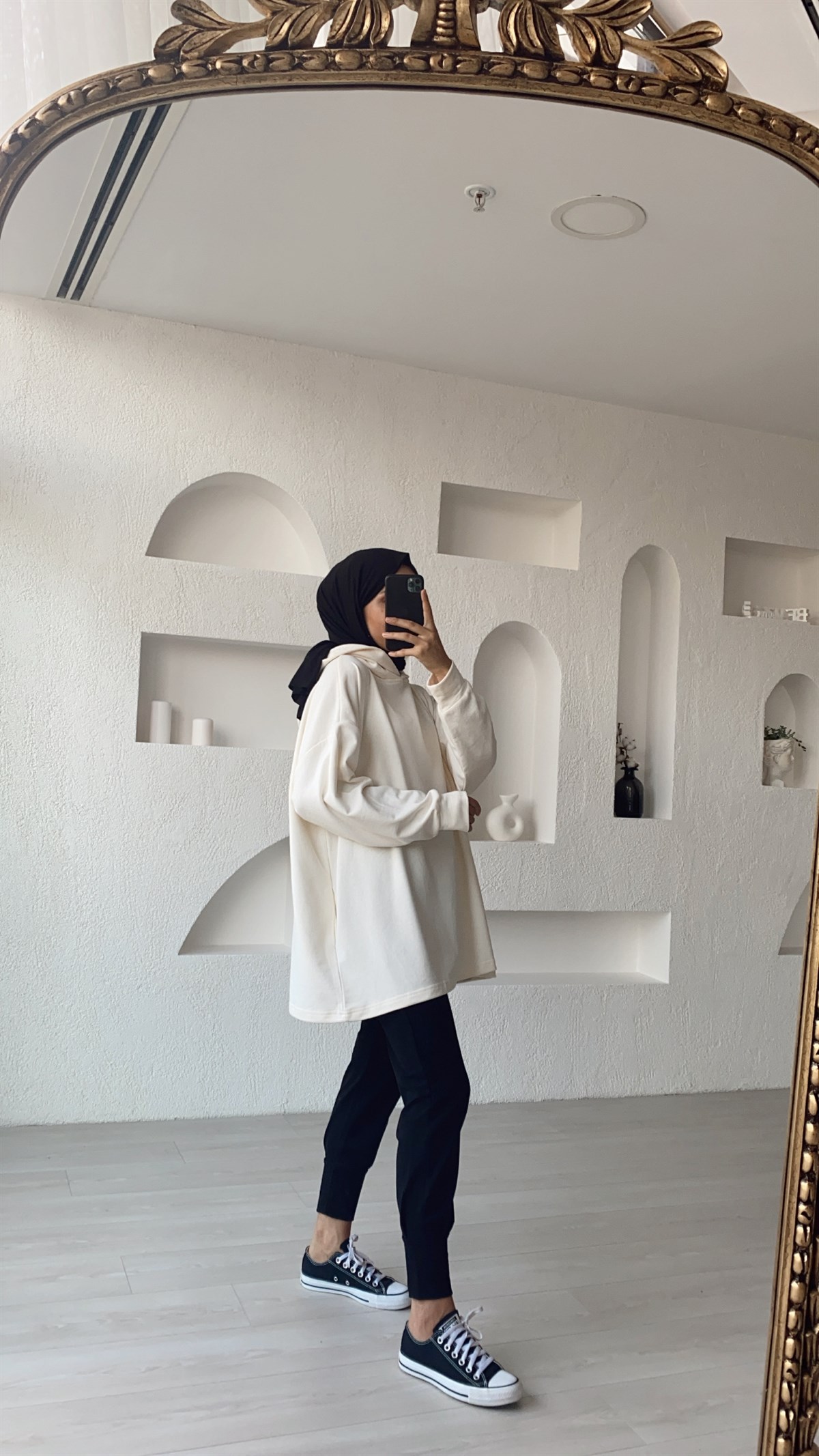 Ekru Kapüşonlu Yanları Cepli Sweatshirt
