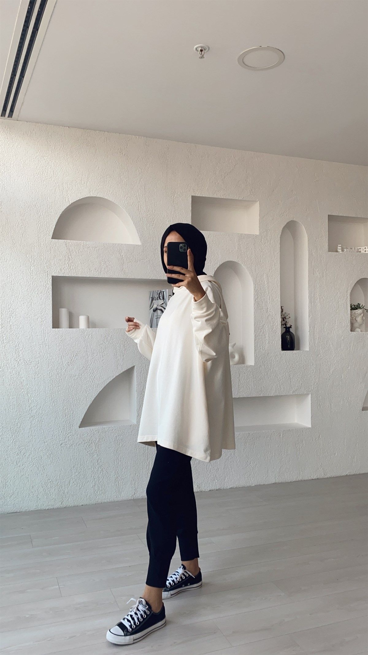 Ekru Kapüşonlu Yanları Cepli Sweatshirt