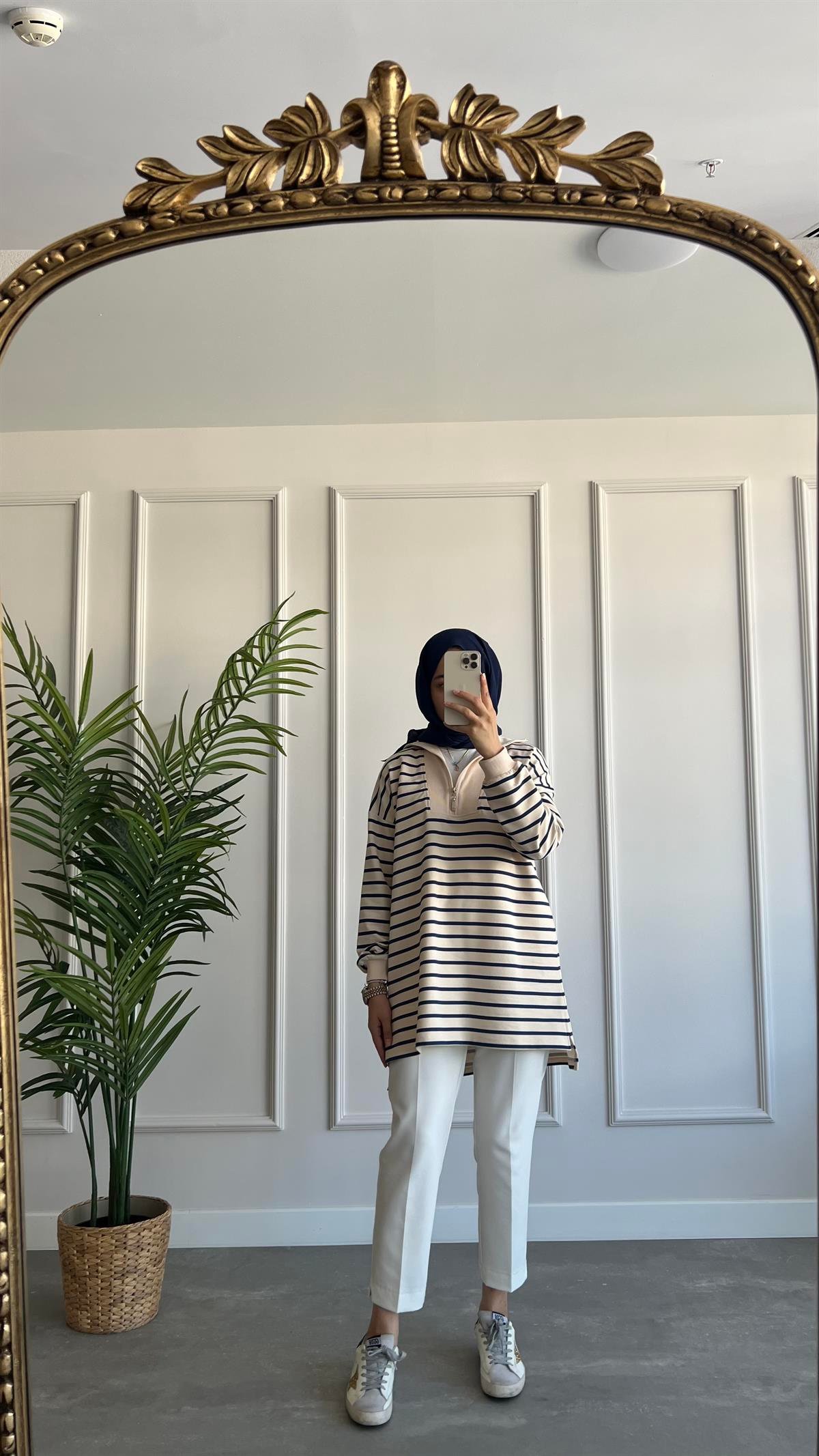Fermuar Detaylı Yakalı Sweatshirt