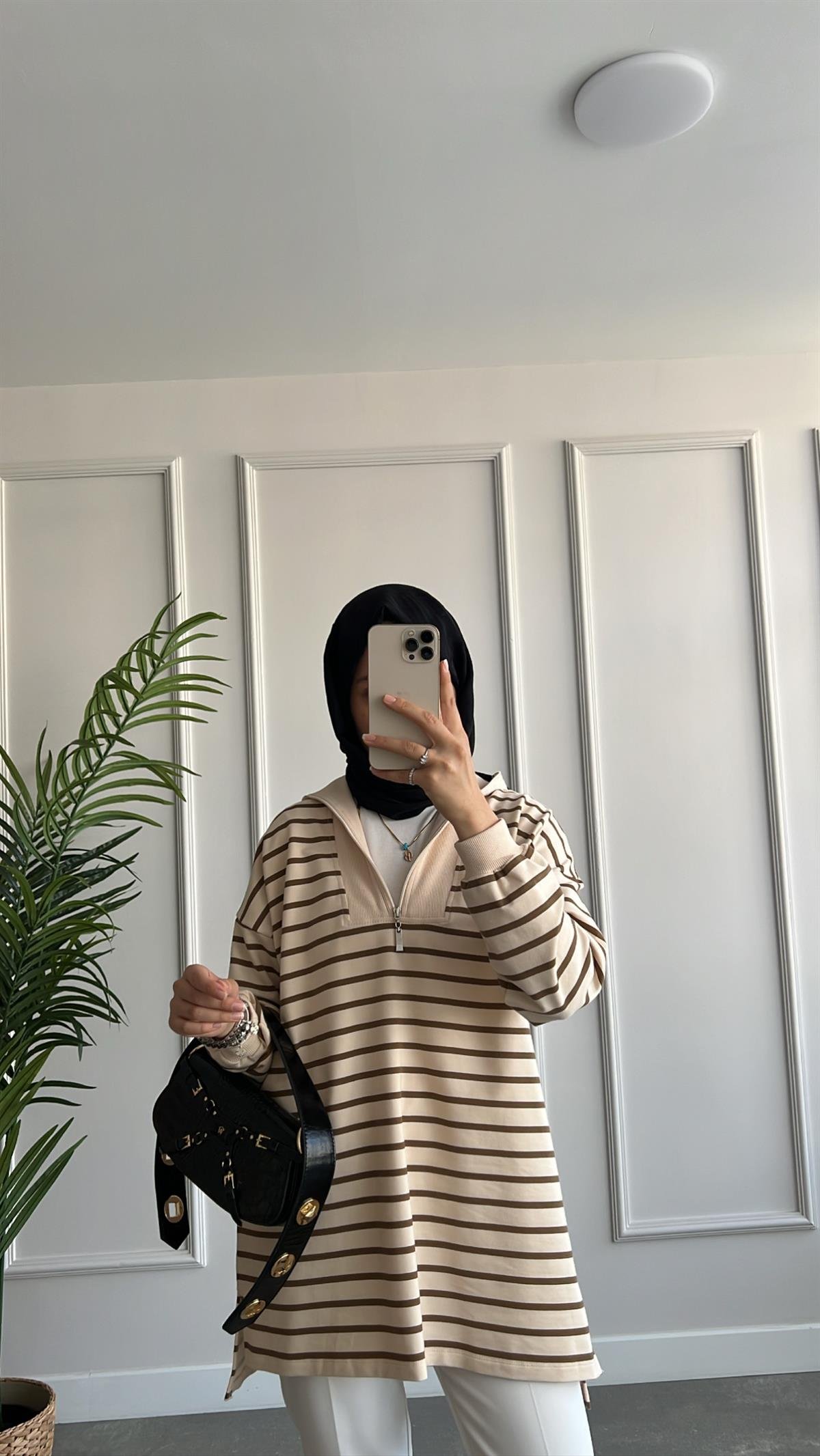 Fermuar Detaylı Yakalı Sweatshirt