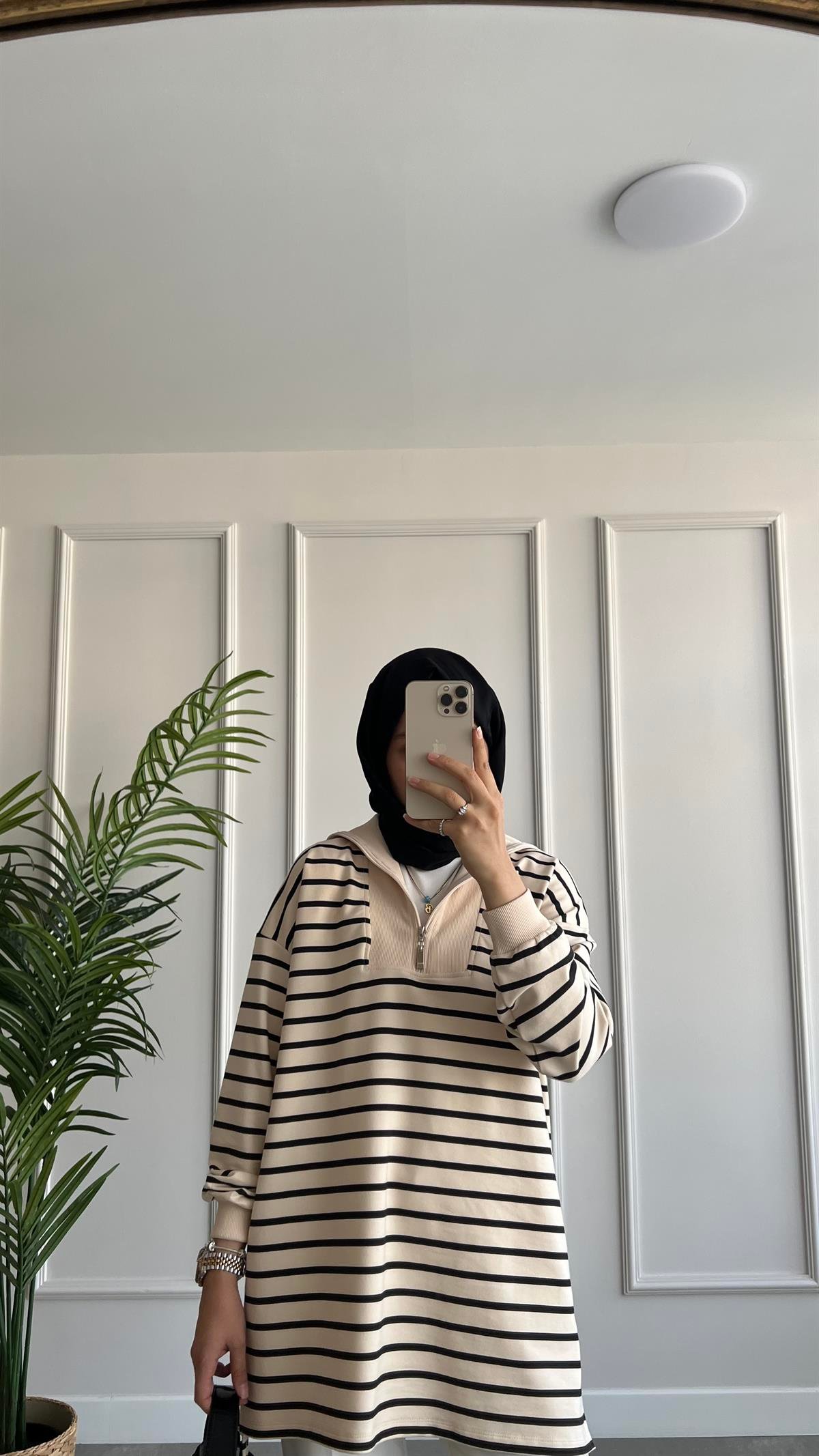 Fermuar Detaylı Yakalı Sweatshirt