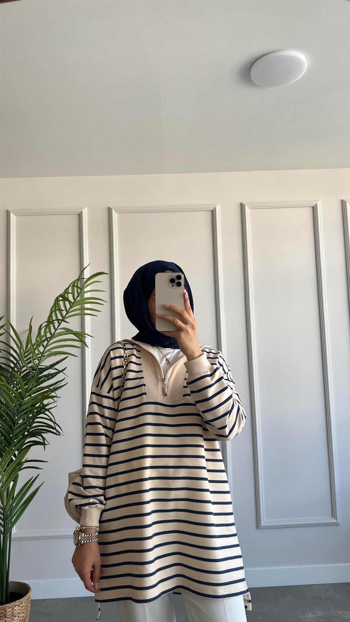 Fermuar Detaylı Yakalı Sweatshirt