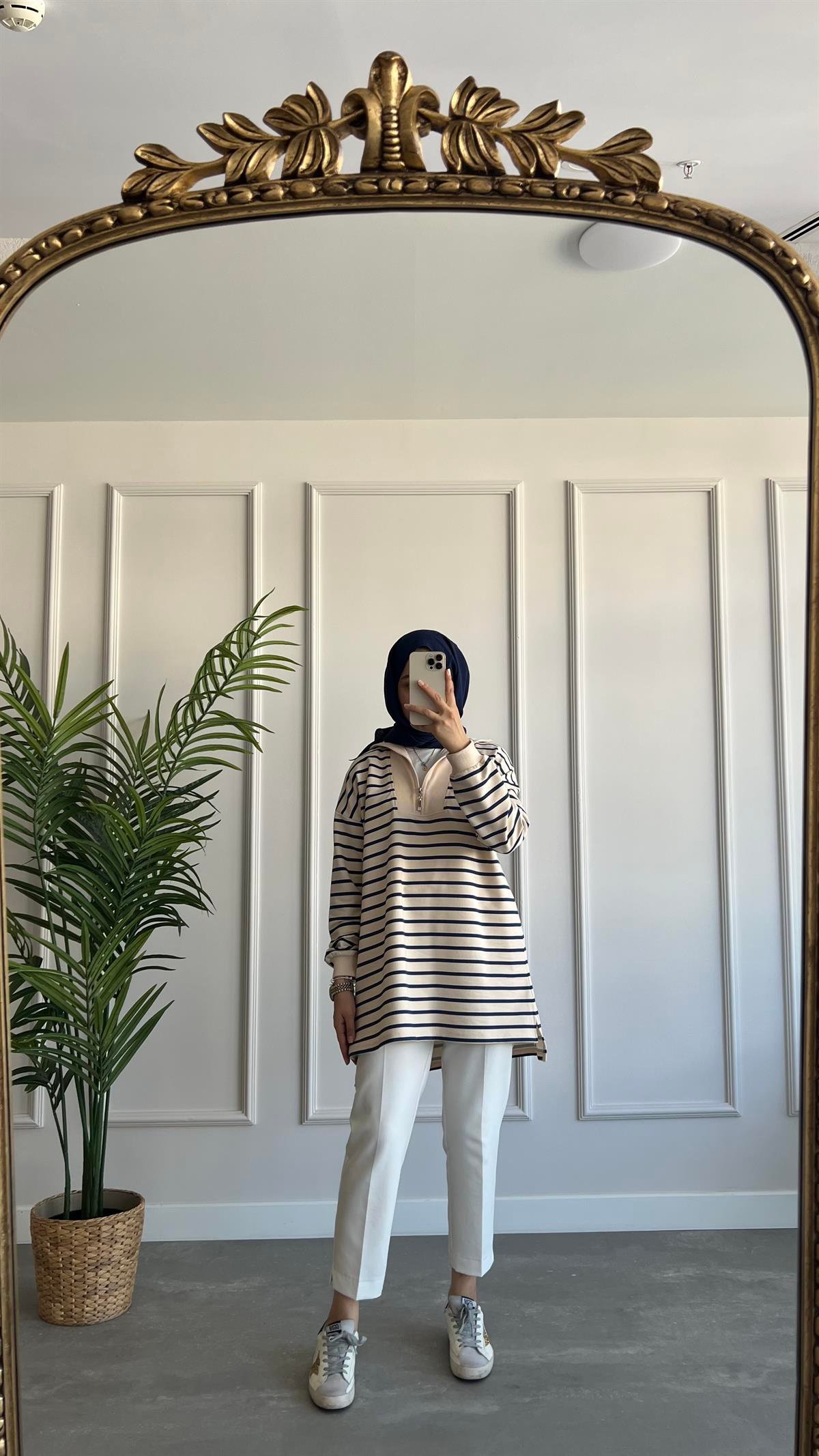 Fermuar Detaylı Yakalı Sweatshirt