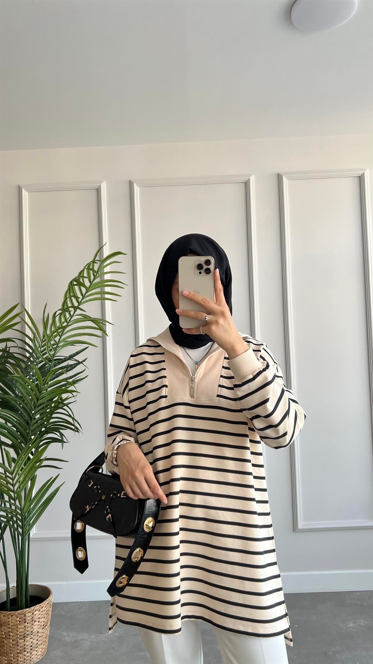Fermuar Detaylı Yakalı Sweatshirt