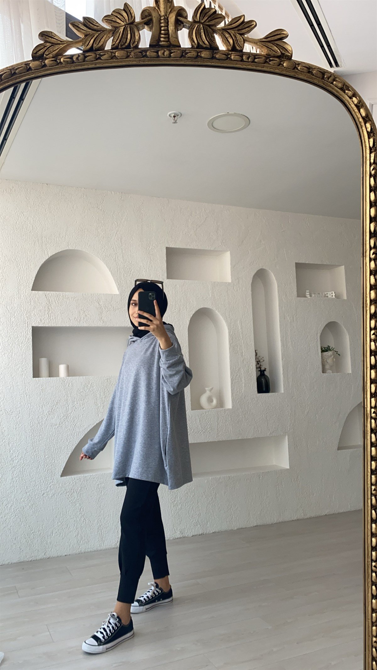 Gri Kapüşonlu Yanları Cepli Sweatshirt