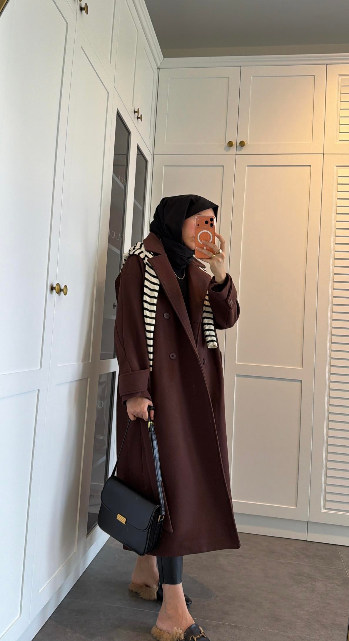 Kelebek Yakalı Kaban Kahve