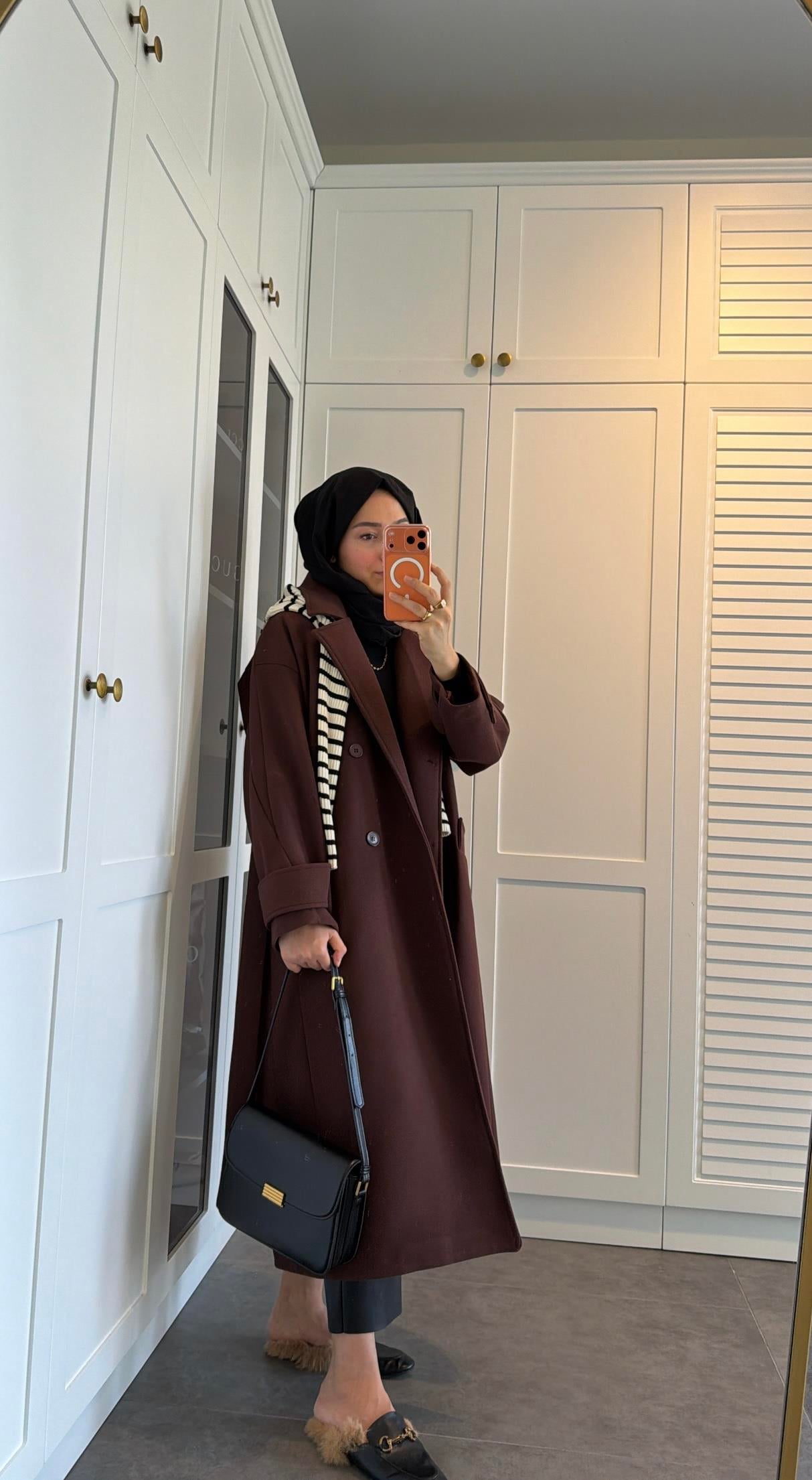 Kelebek Yakalı Kaban Kahve