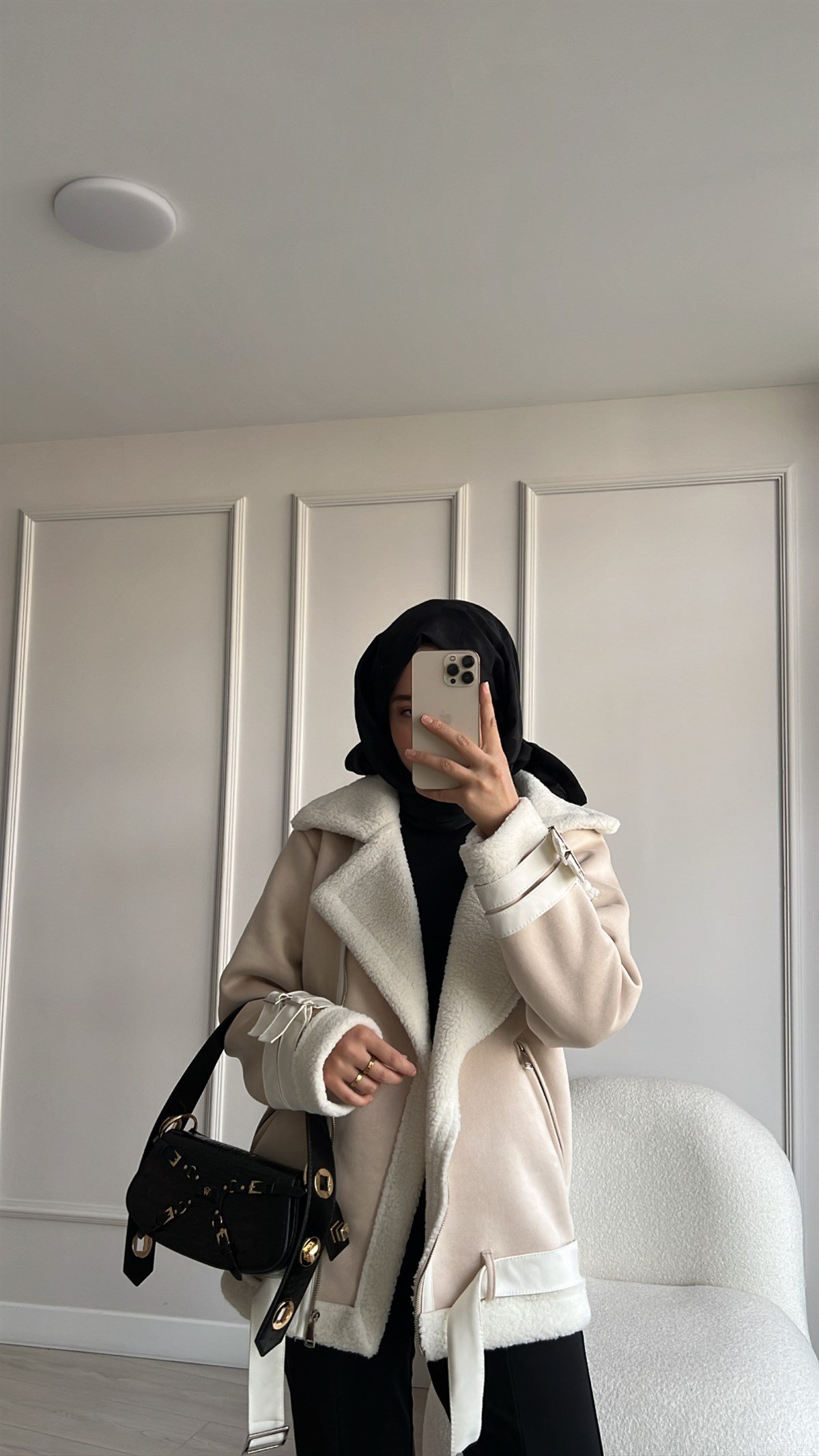 Krem Peluş Detaylı Biker Mont