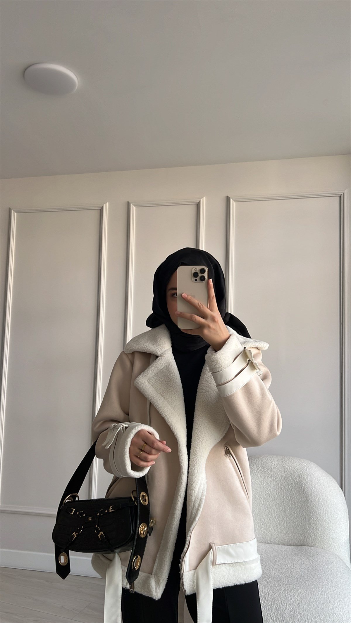 Krem Peluş Detaylı Biker Mont