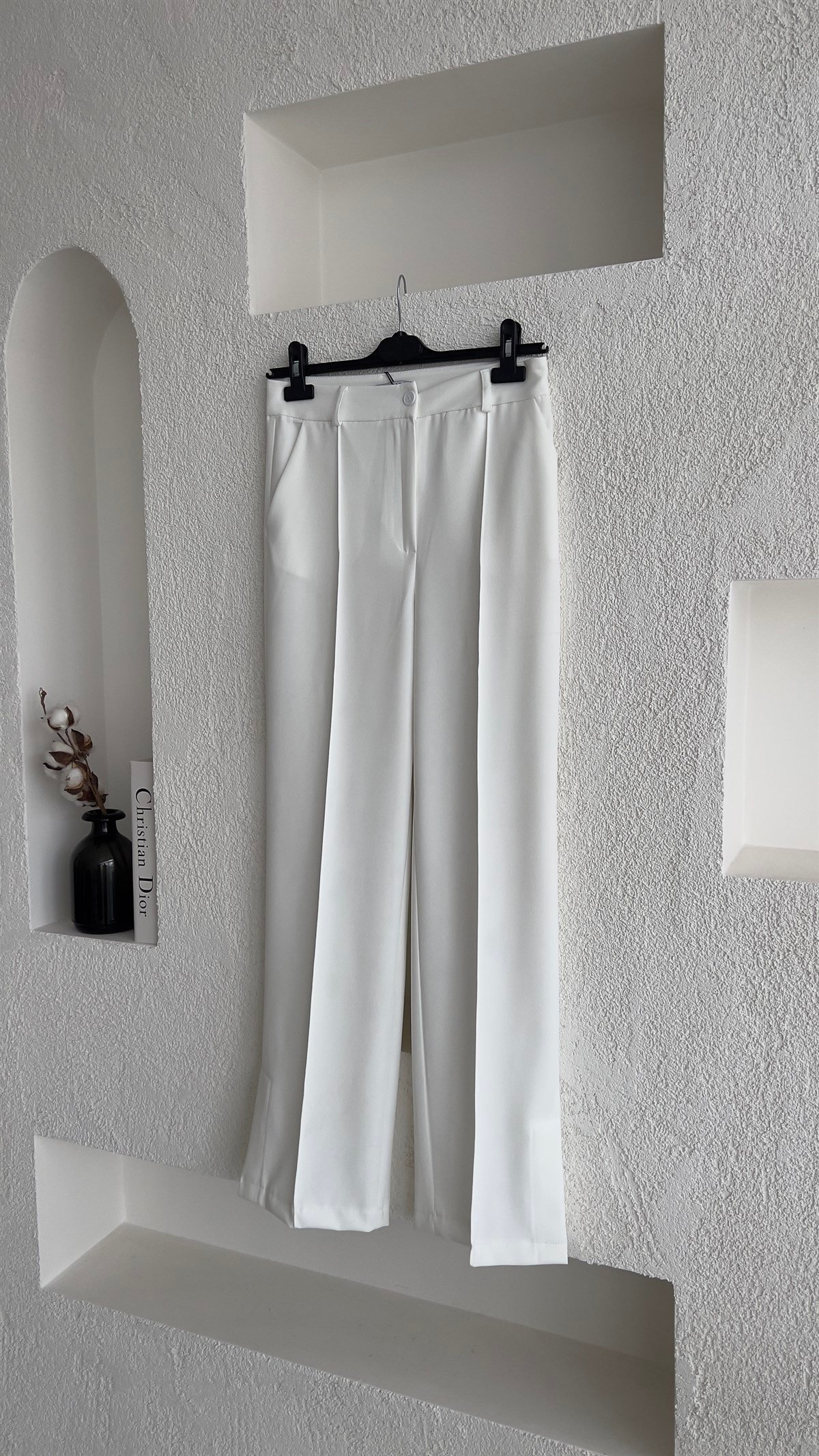 Önü Dikişli Yandan Yırtmaç Detaylı Pantolon