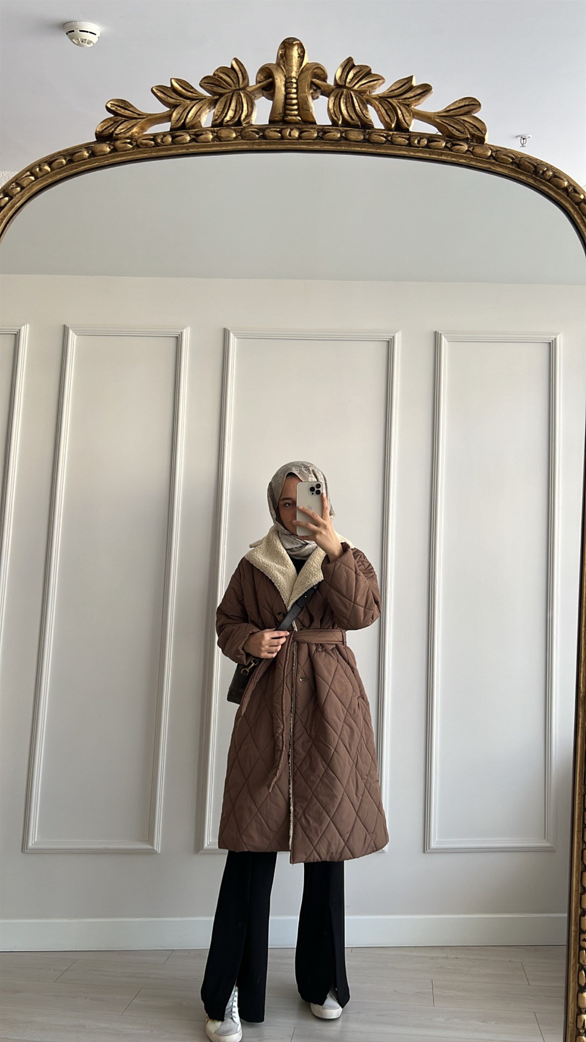 Peluş Detaylı Kapitone Mont 