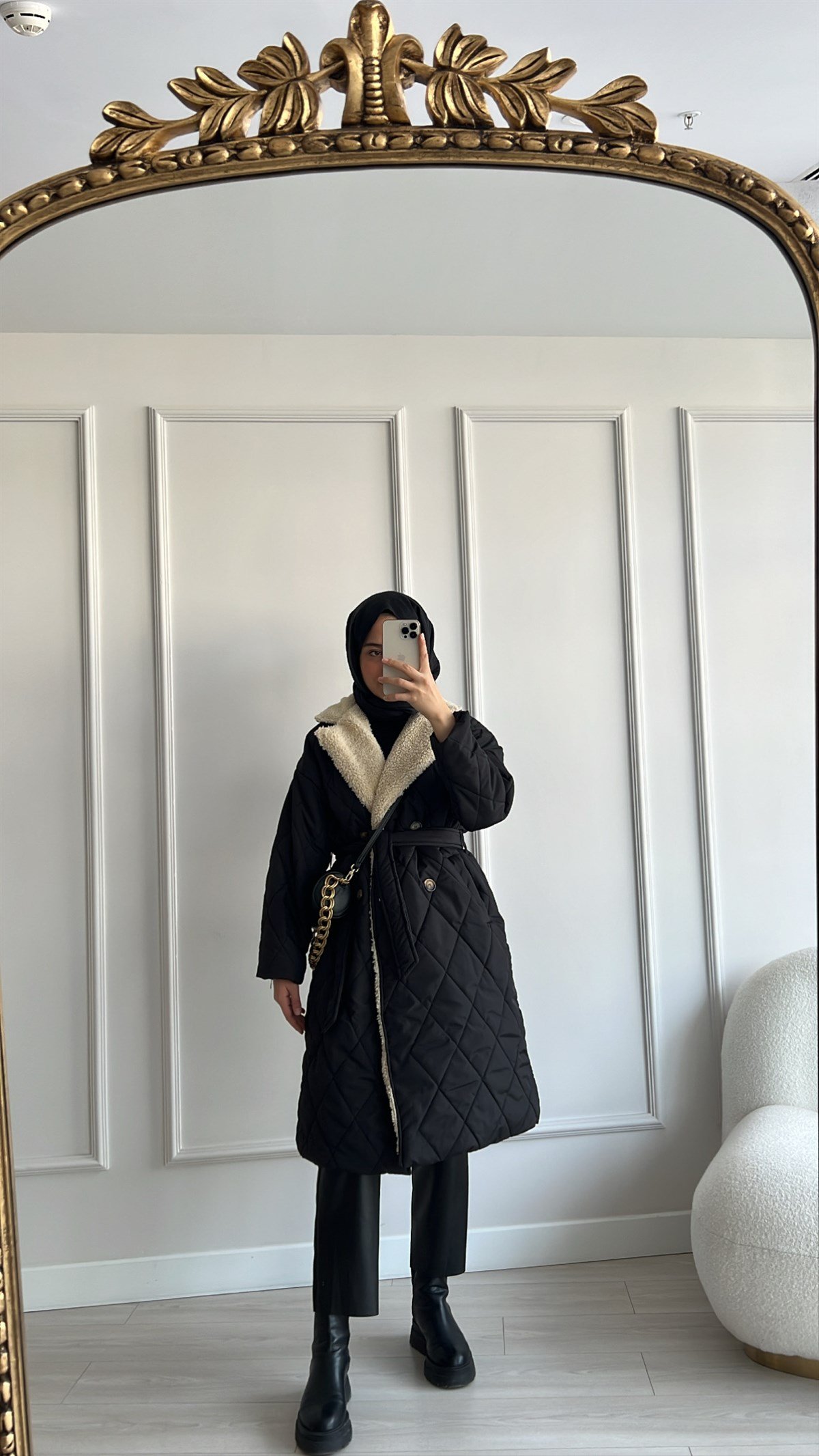 Peluş Detaylı Kapitone Mont 