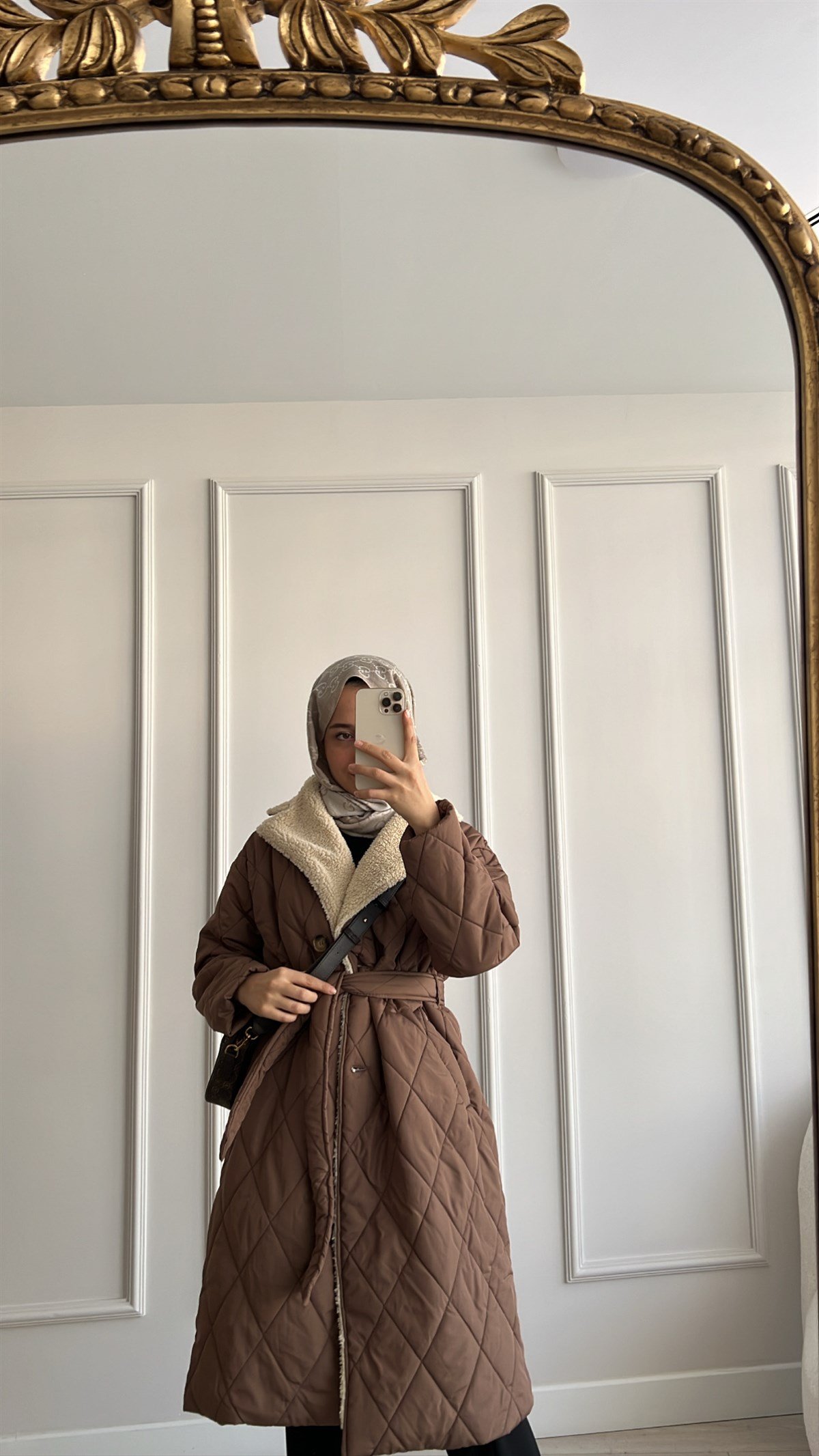 Peluş Detaylı Kapitone Mont 