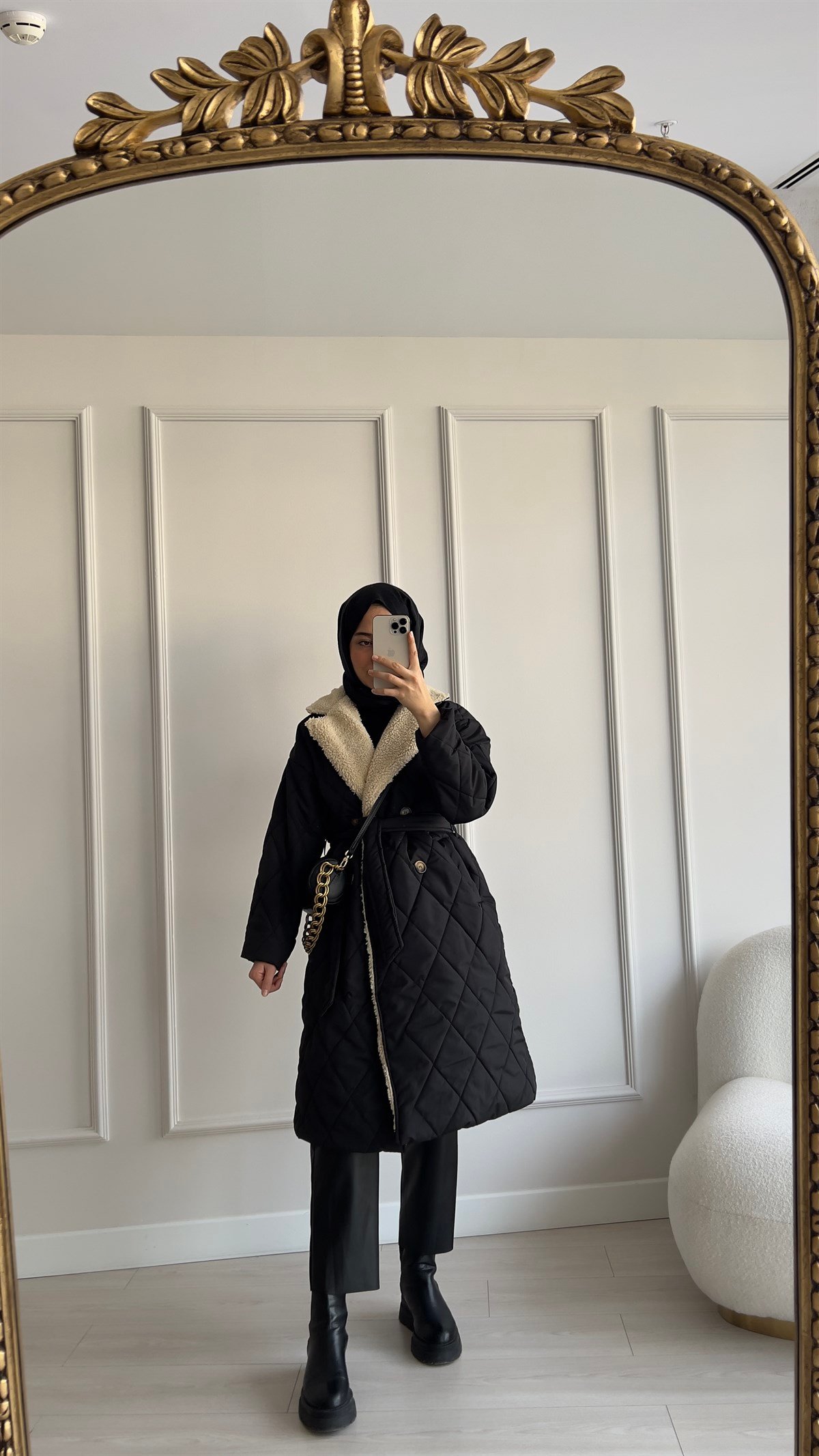 Peluş Detaylı Kapitone Mont 