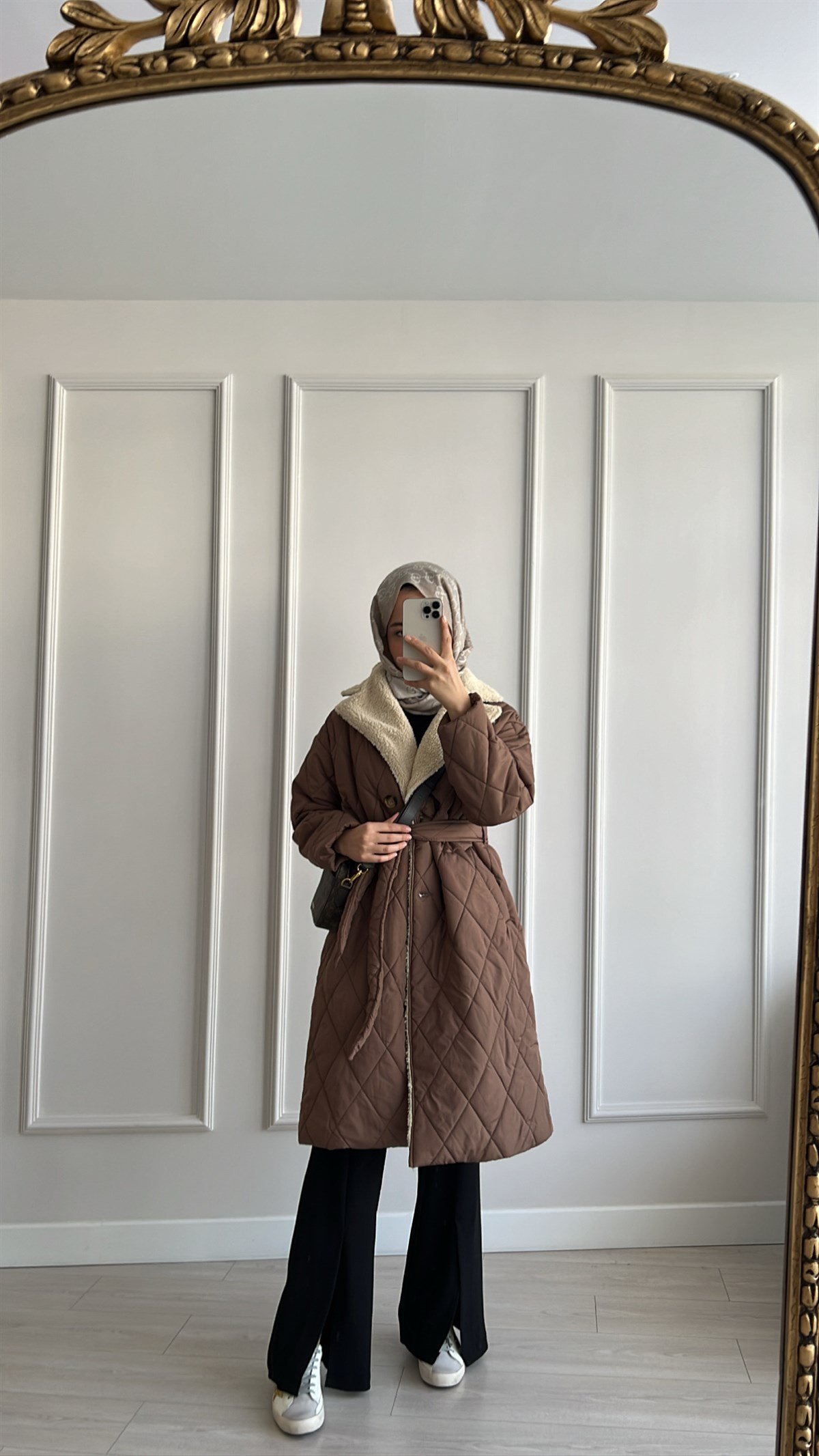 Peluş Detaylı Kapitone Mont 