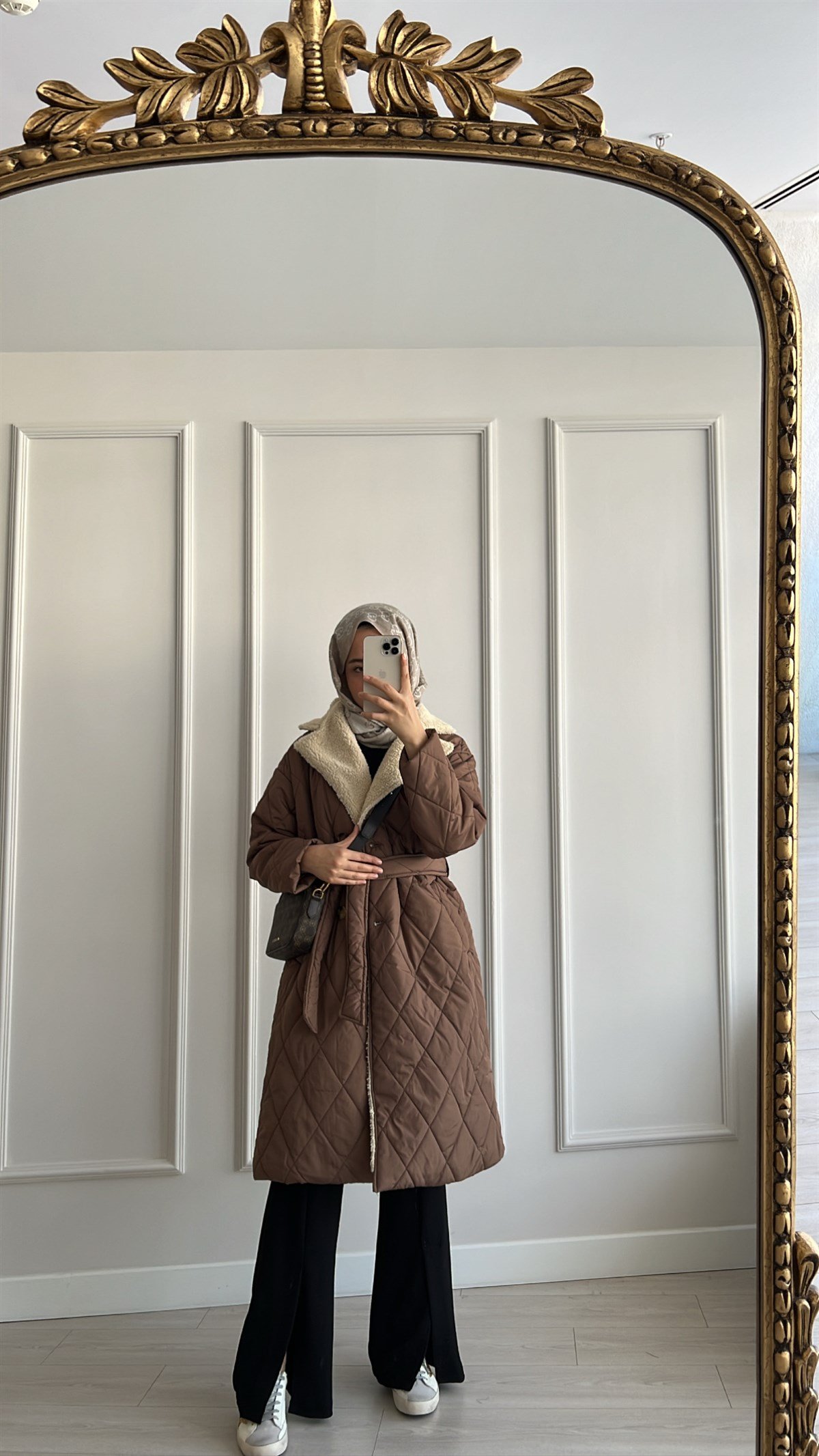 Peluş Detaylı Kapitone Mont 