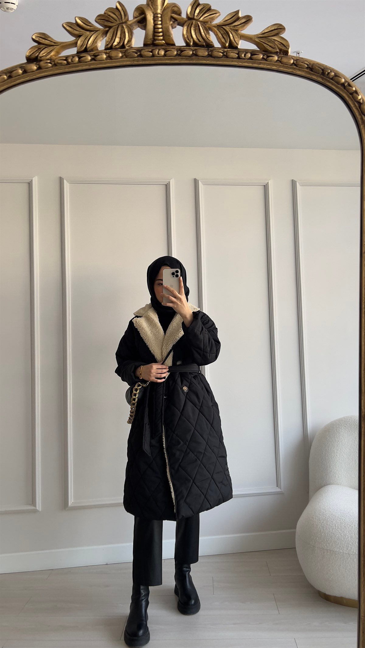 Peluş Detaylı Kapitone Mont 