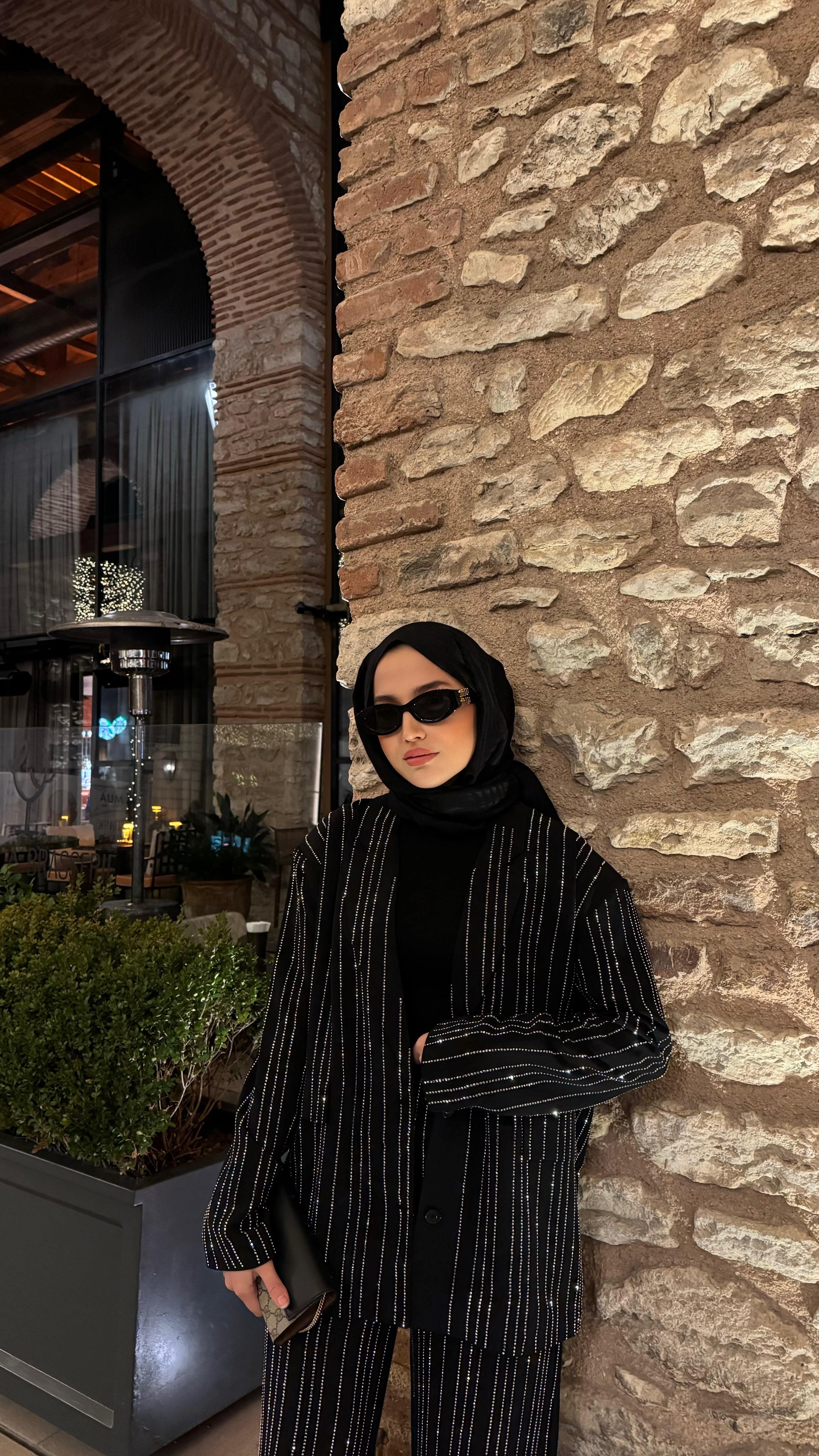 Premium Taşlı Takım Siyah