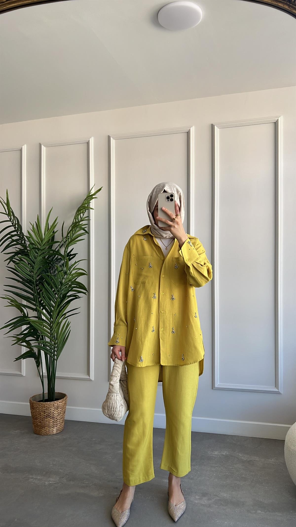Taş Detaylı Keten Takım