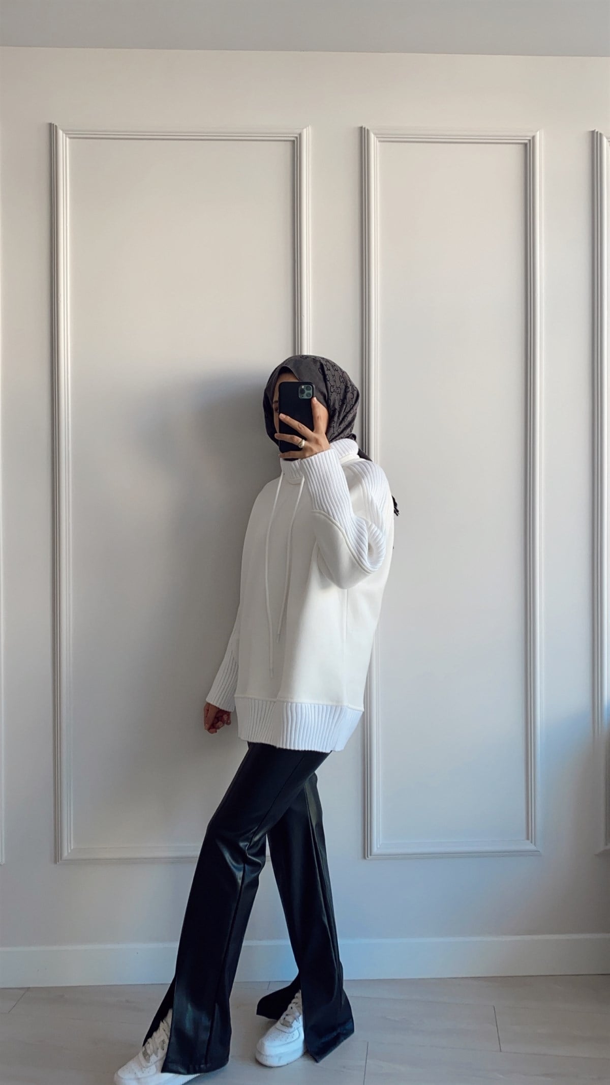 Triko Detaylı Beyaz Sweatshirt