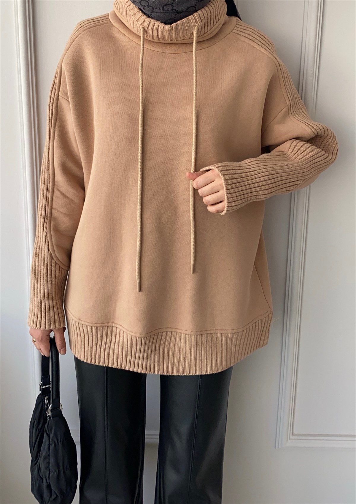 Triko Detaylı Camel Sweatshirt