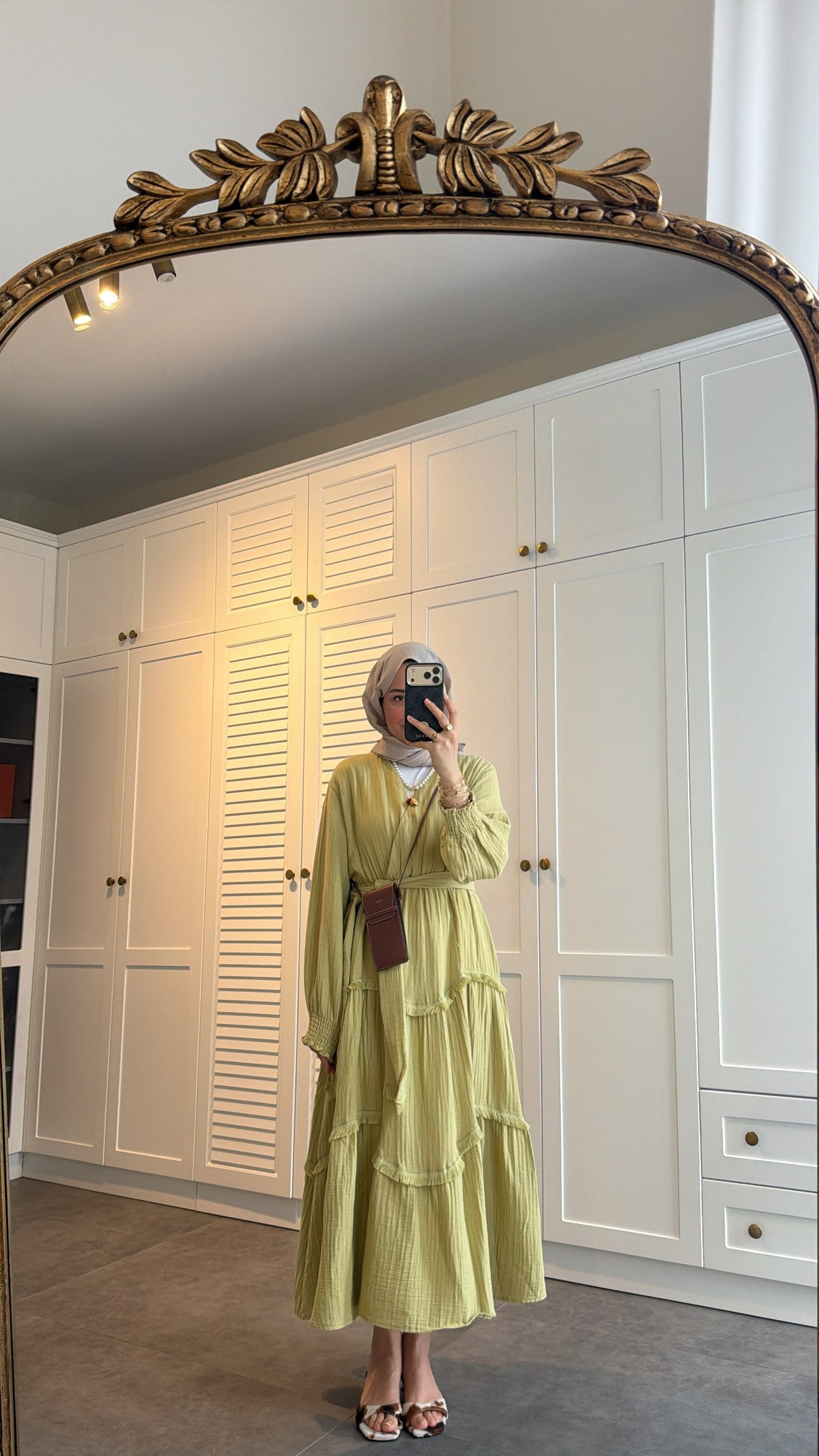 V Yaka Müslin Elbise Olive