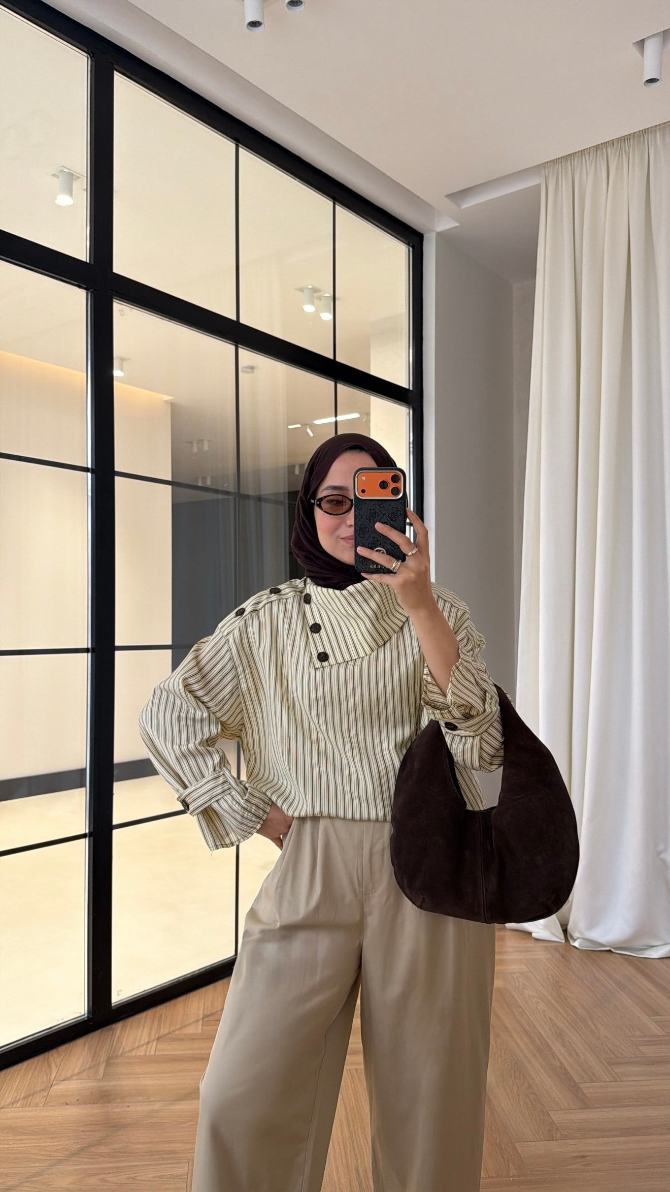 Yaka Detaylı Düğmeli Gömlek