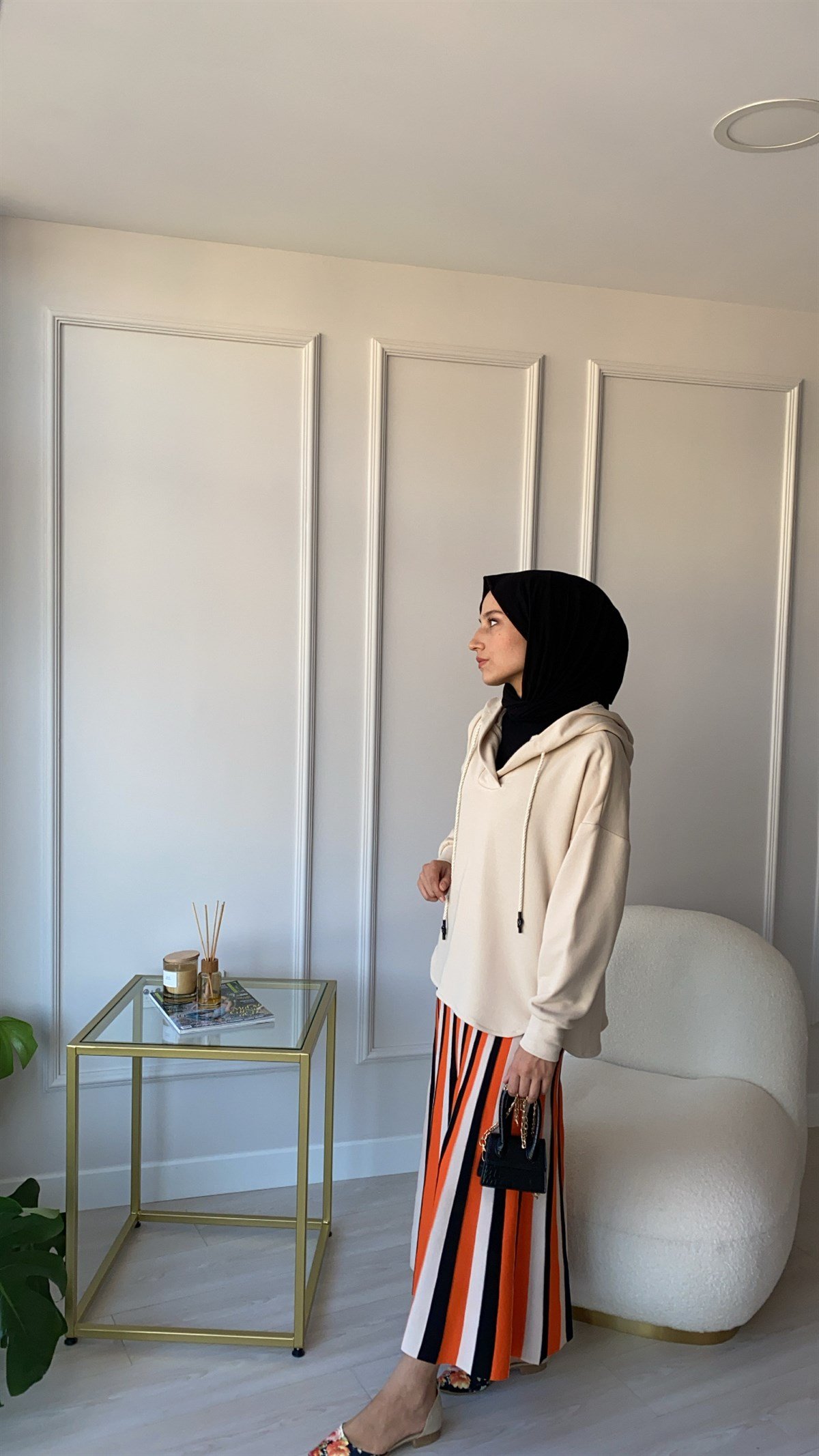 Yaka Detaylı Sweatshirt 
