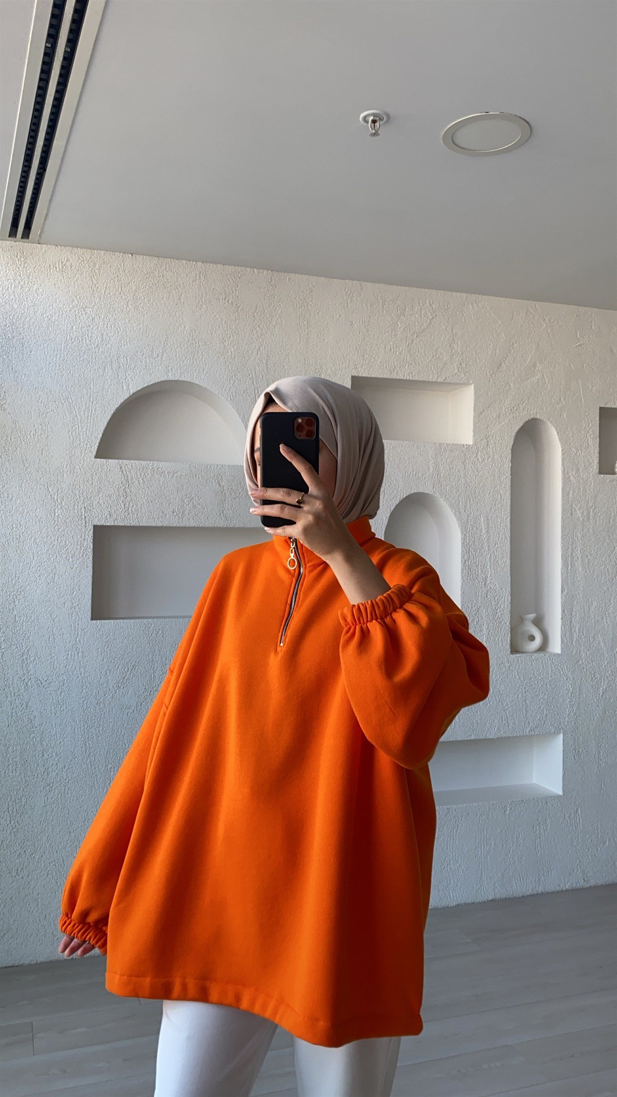 Yaka Detaylı Sweatshirt 
