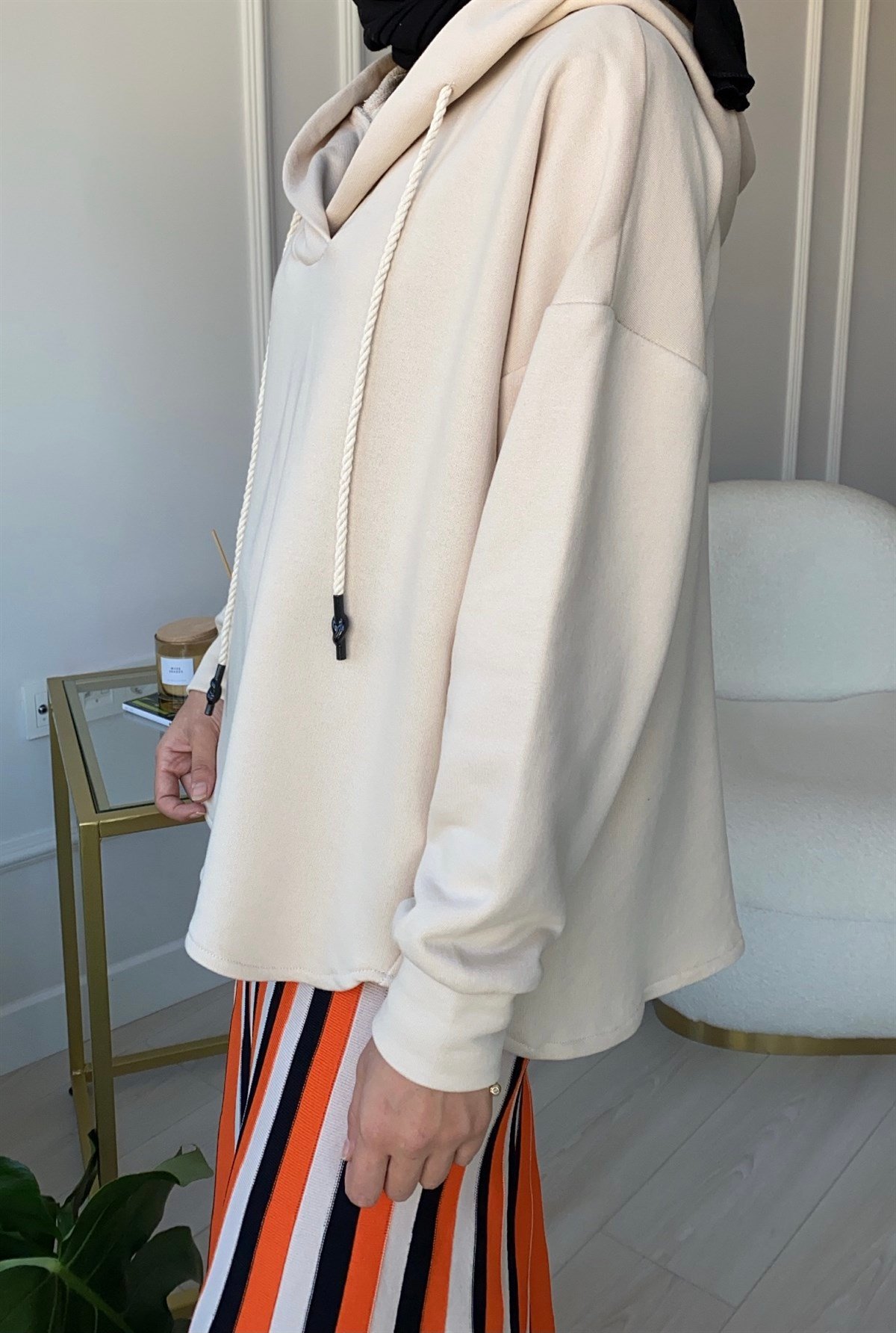 Yaka Detaylı Sweatshirt 
