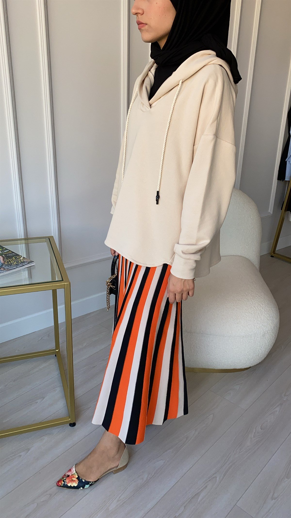Yaka Detaylı Sweatshirt 