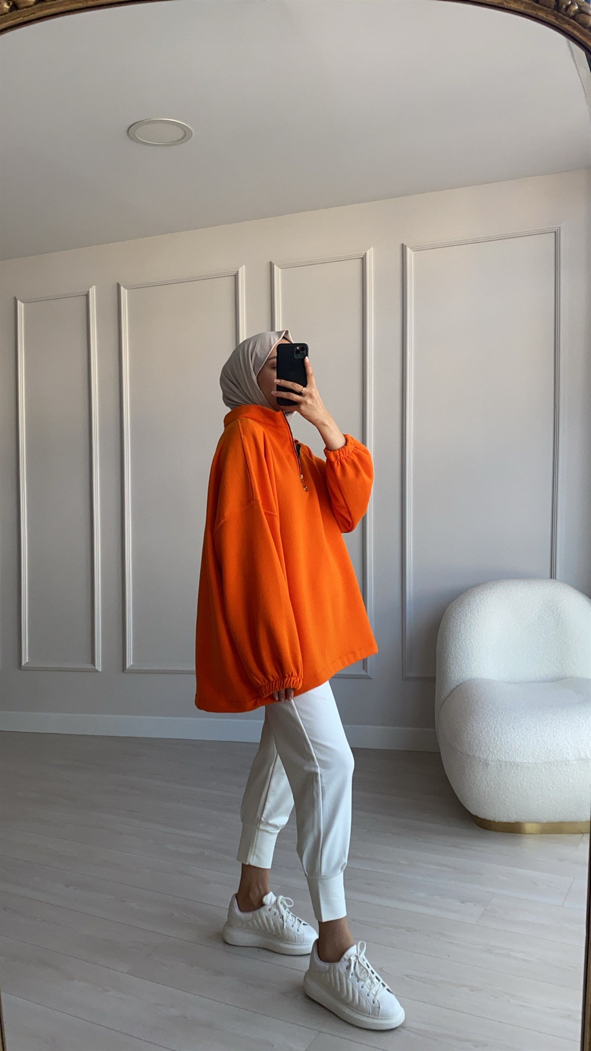 Yaka Detaylı Sweatshirt 