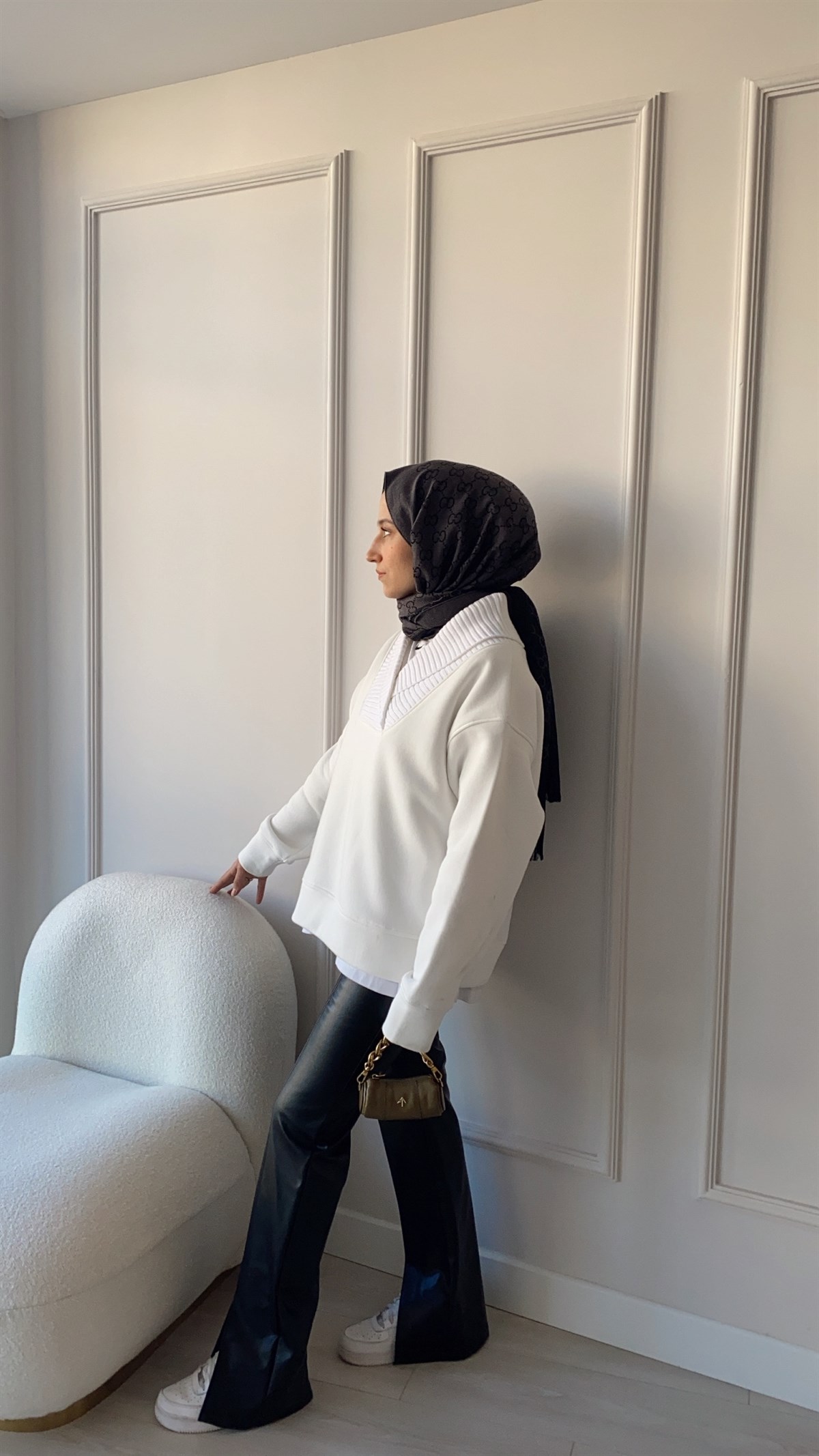 Yaka Detaylı Sweatshirt