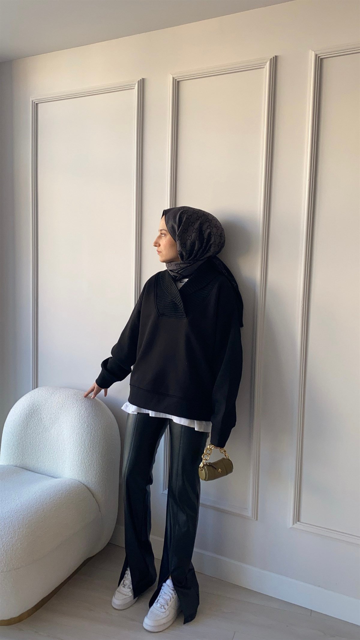 Yaka Detaylı Sweatshirt
