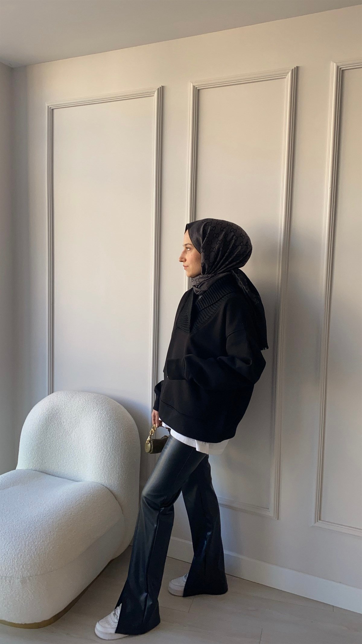 Yaka Detaylı Sweatshirt
