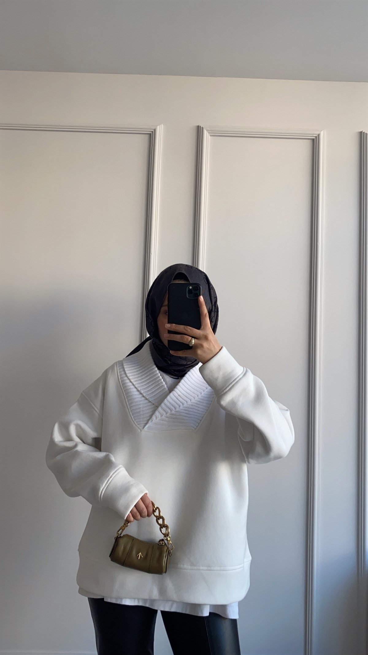 Yaka Detaylı Sweatshirt
