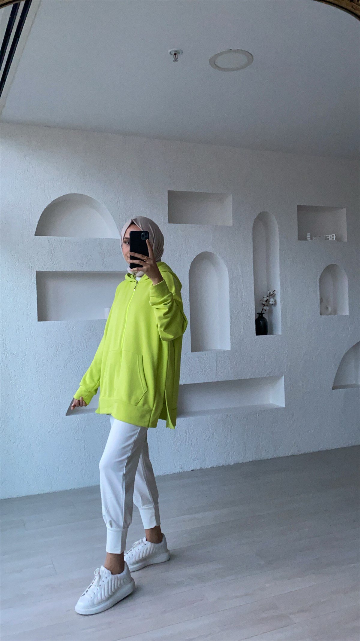 Yandan Yırtmaç Detaylı Neon Hırka