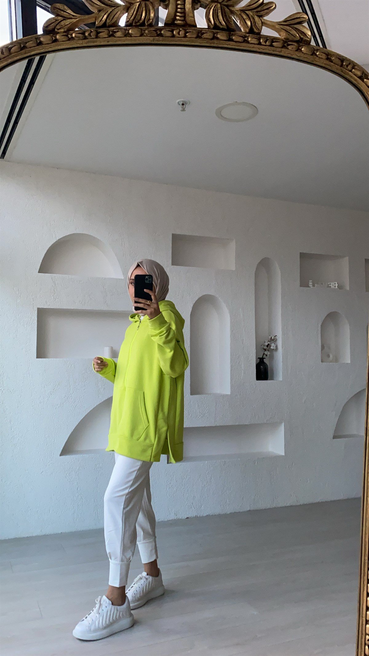 Yandan Yırtmaç Detaylı Neon Hırka
