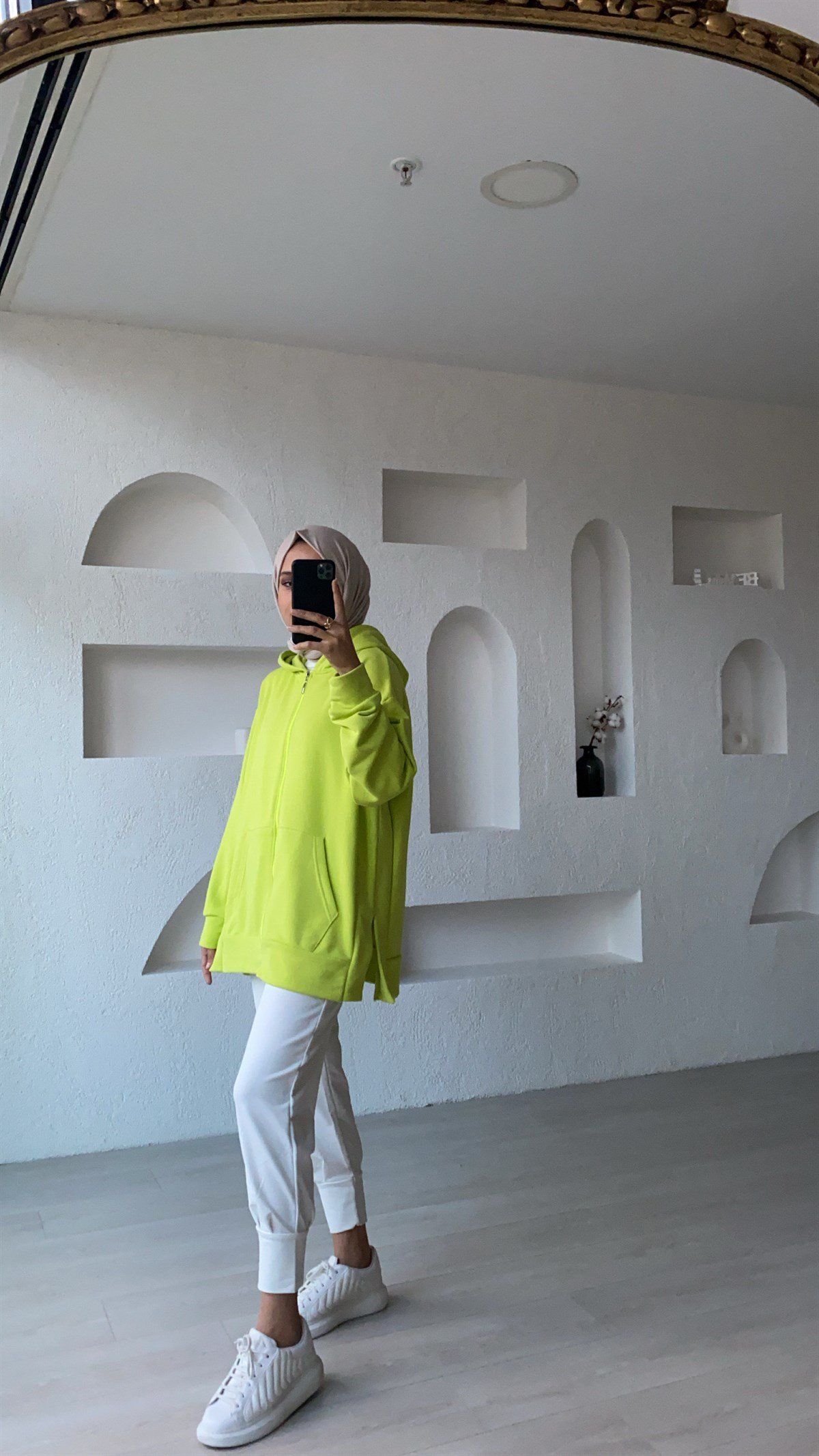 Yandan Yırtmaç Detaylı Neon Hırka
