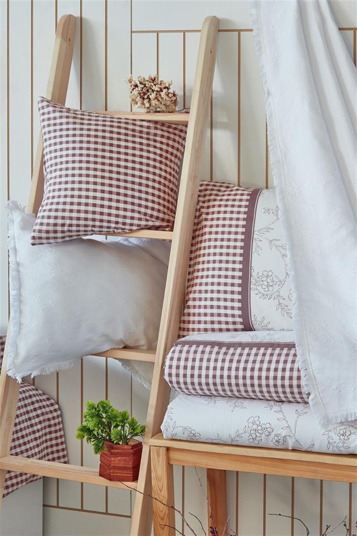 İyi Geceler İstanbul Çift Kişilik Nevresimli Pike Takımı Riva Kırmızı