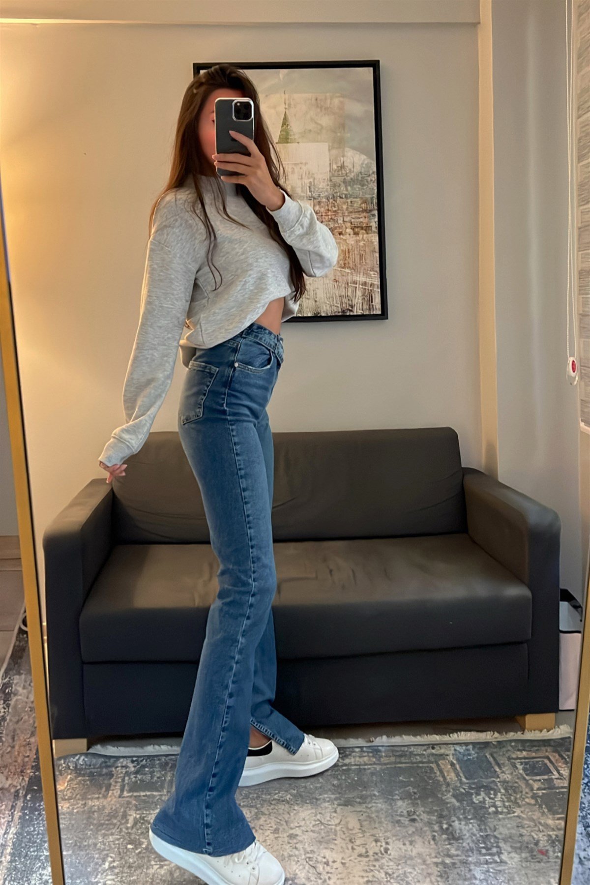 ASİMETRİK YIRTMAÇLI DETAYLI JEAN