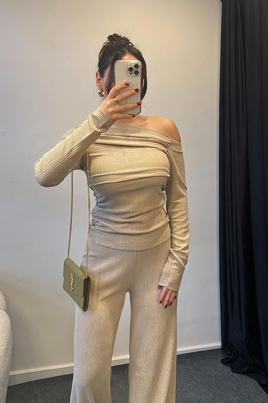 COZY OMUZ DEKOLTELİ TAKIM