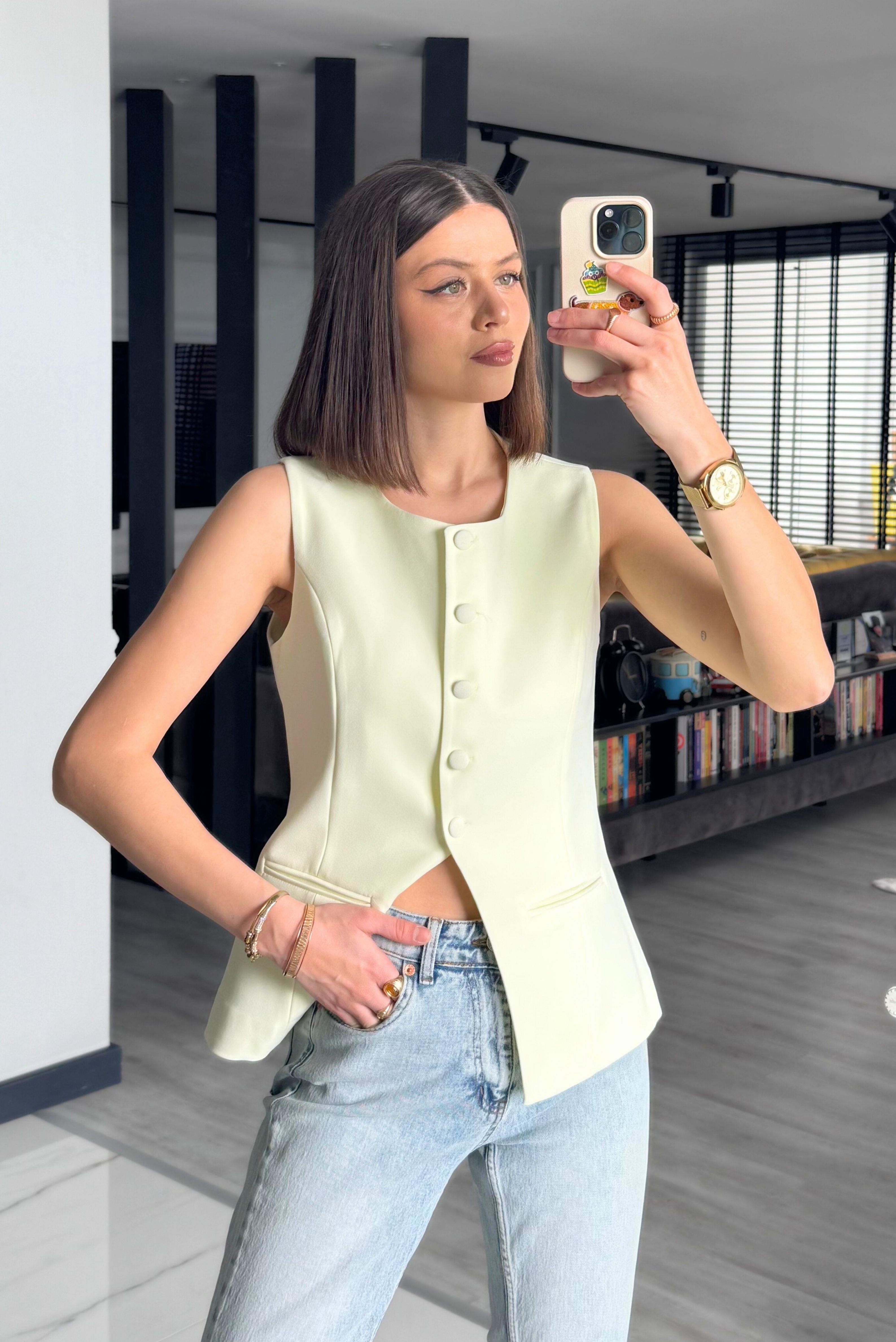 DİANA YELEK