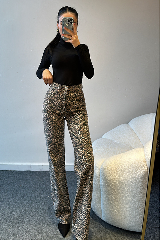LEOPAR DESEN KESİK PAÇA DENİM PANTOLON