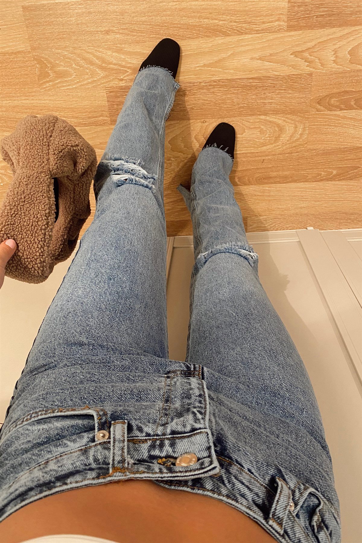 ZARA KESİKLİ YIRTMAÇ DETAYLI MİDBLUE JEAN