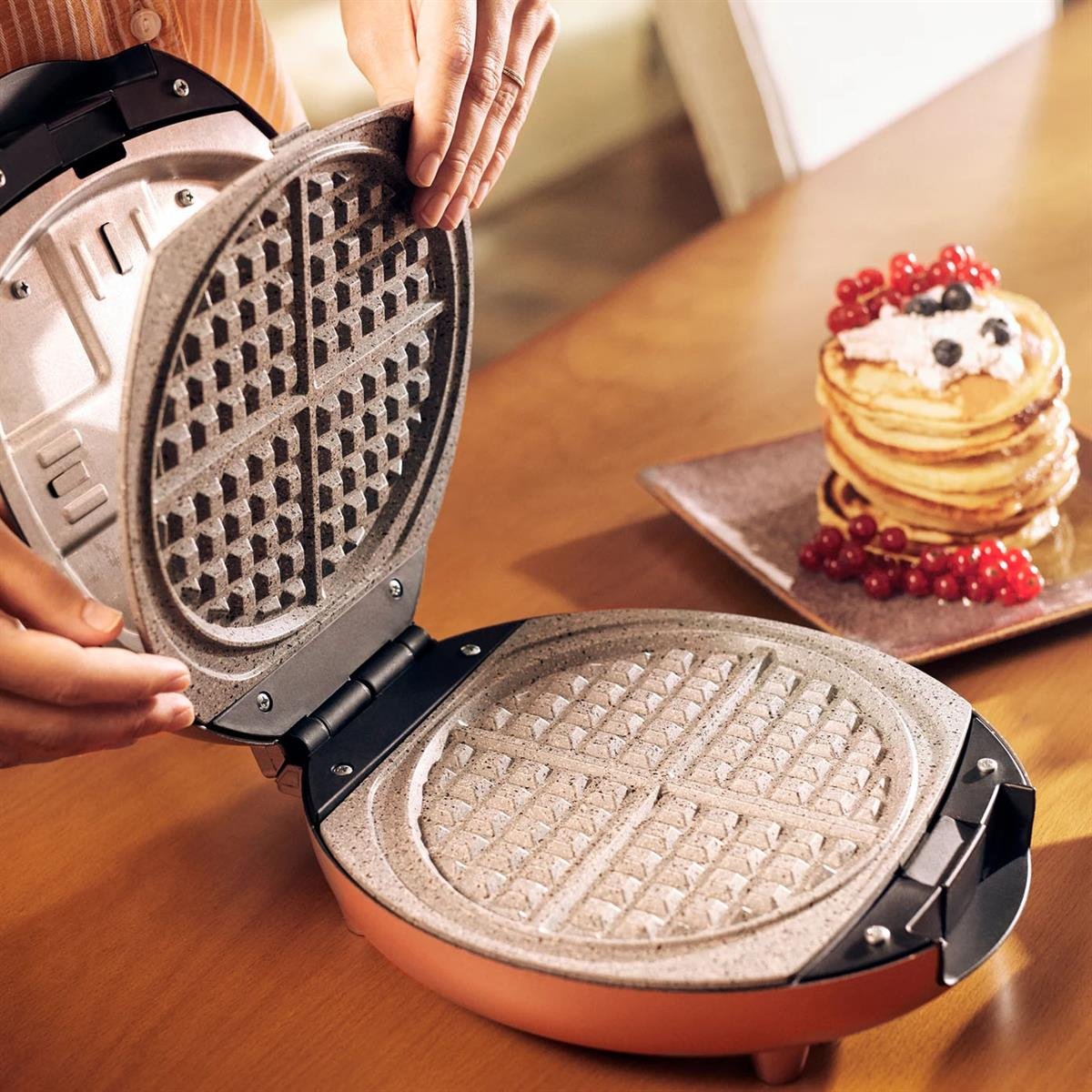 Karaca Funday Pink Çıkarılabilir Plakalı Waffle Makinesi 1000WKaracaWaffle Makinesi