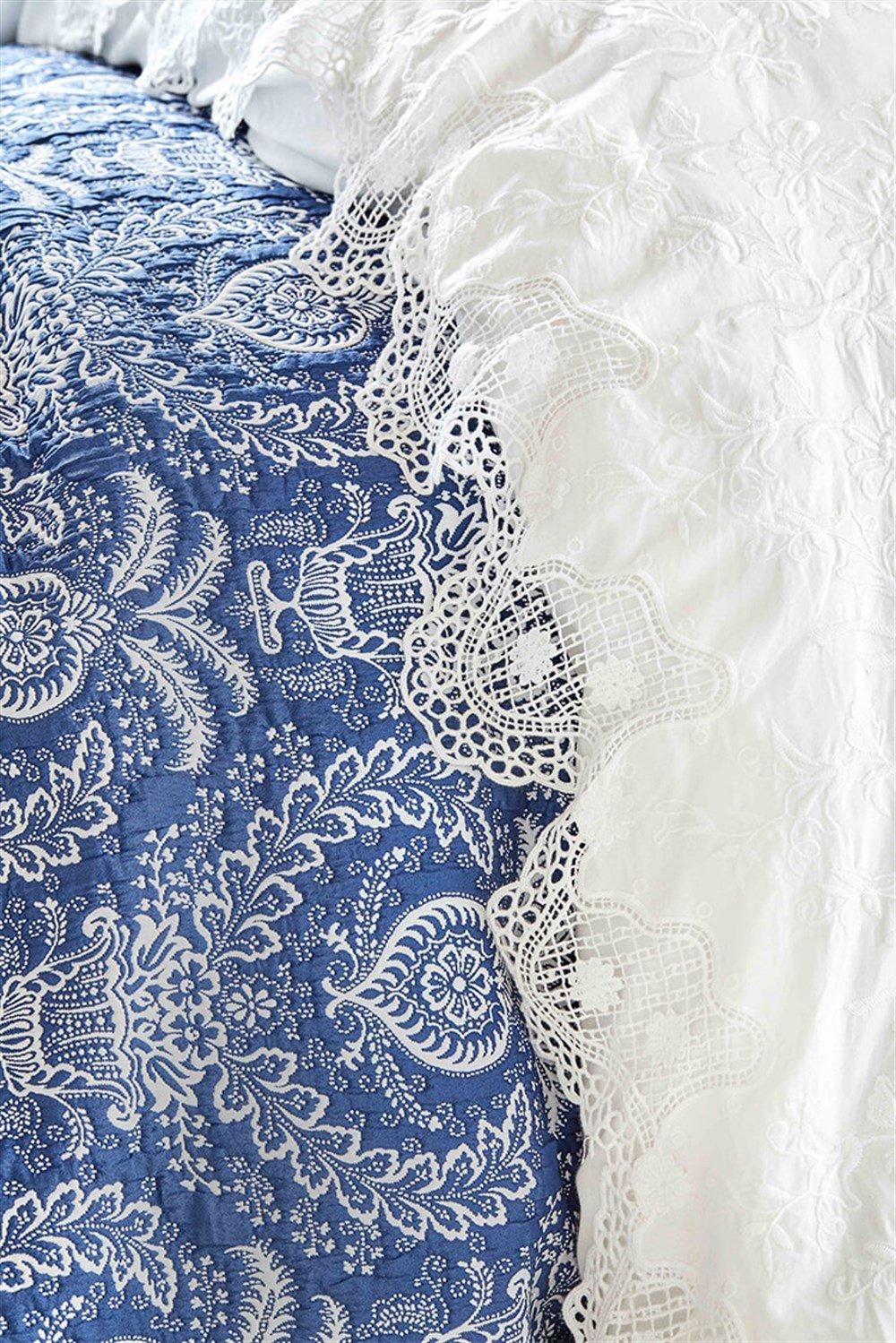 Karaca Home Elina Beyaz Çift Kişilik Dantelli Nevresim ve Yatak Örtüsü Seti