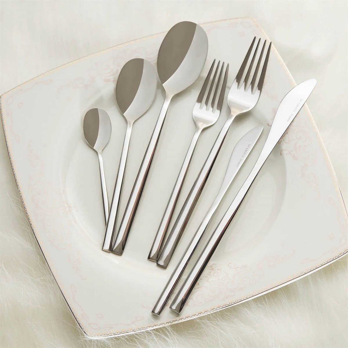 Karaca Liza 84 Parça 12 Kişilik Çatal Kaşık Bıçak Takımı Elegance KutuluKaracaÇatal Kaşık Bıçak Takımları