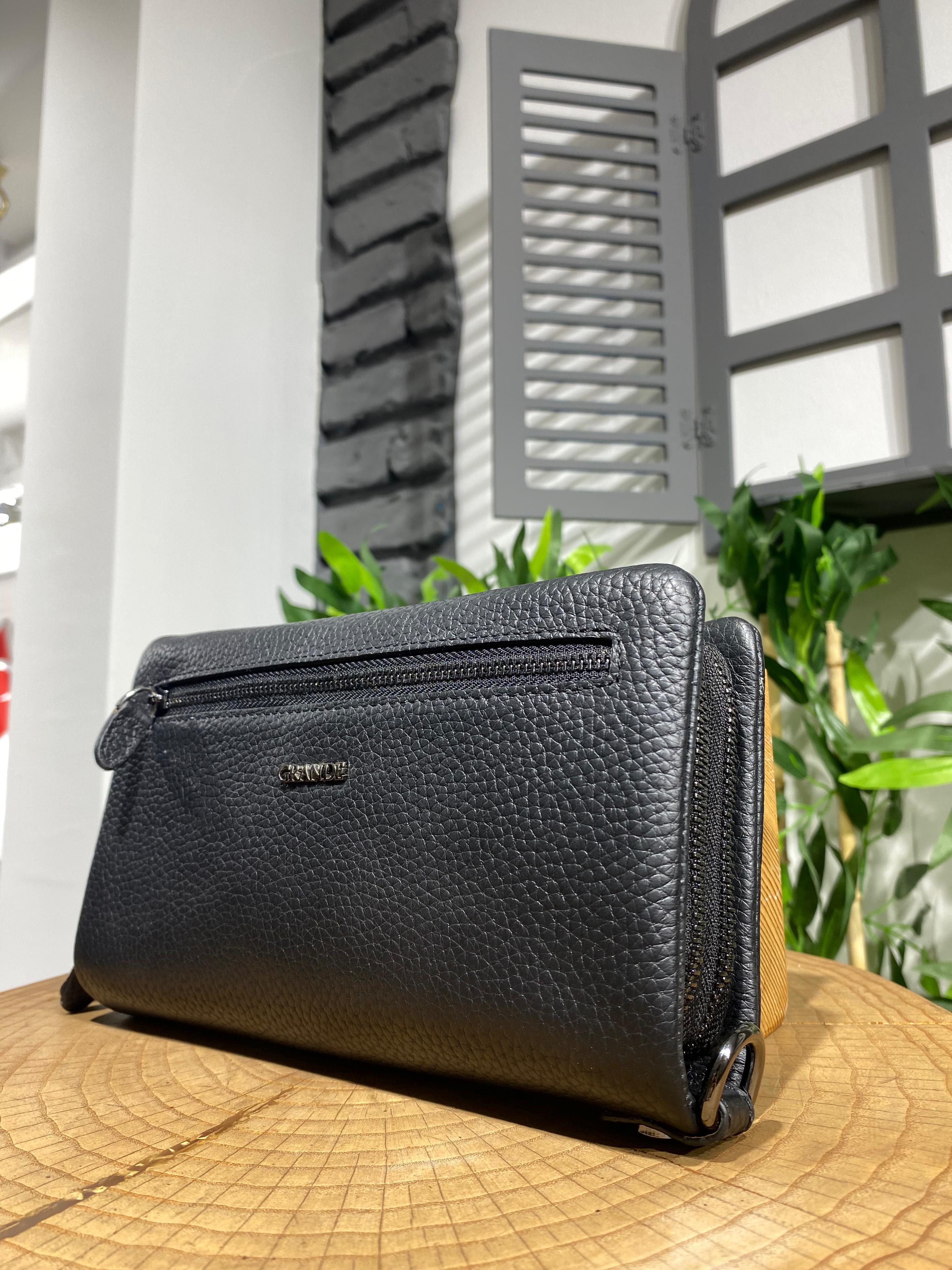 %100 HAKİKİ DERİ EL ÇANTASI ürünü AKSESUAR kategorisinde sizleri bekliyor.